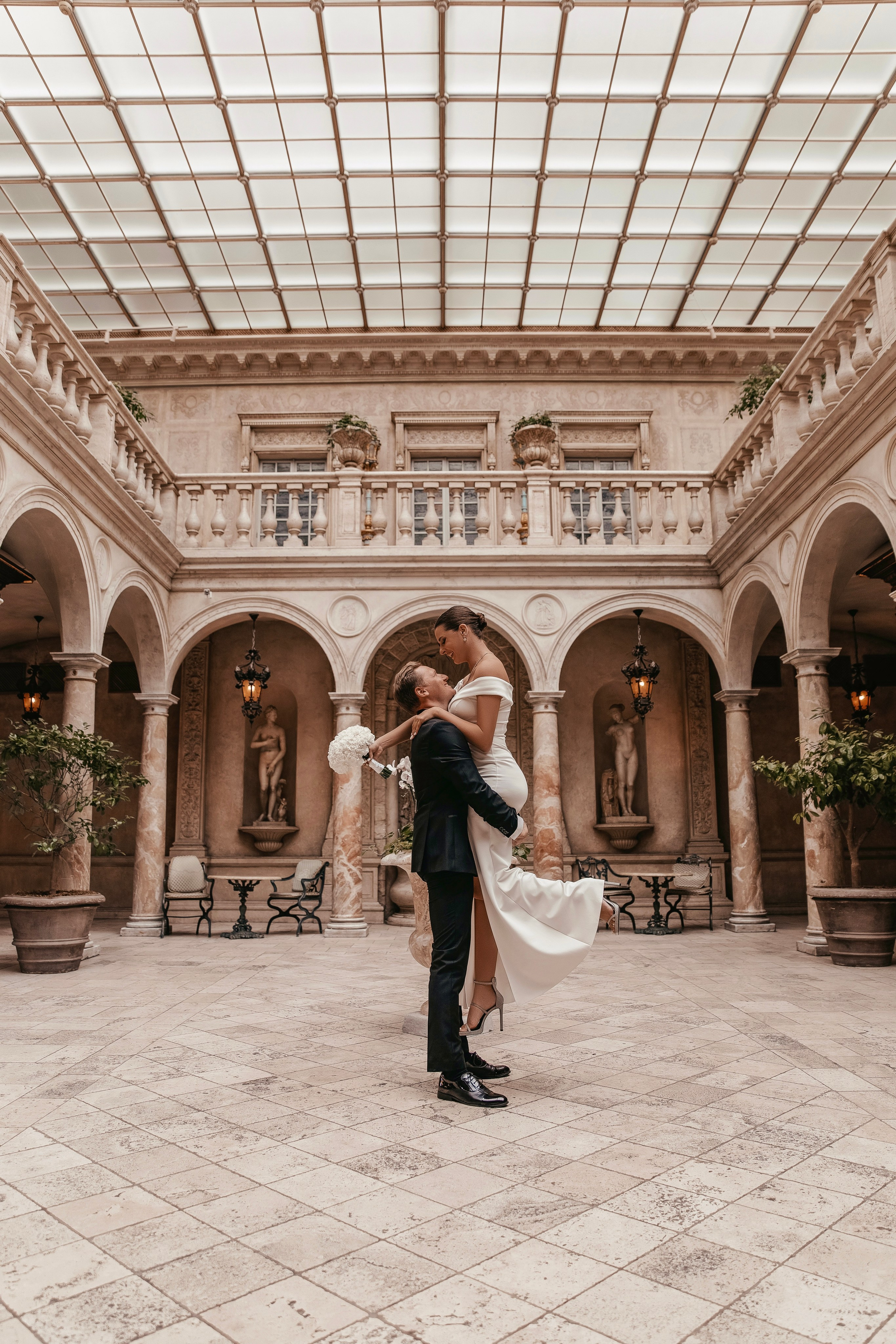 Свадебная фотосессия в ресторане Турандот. Главная