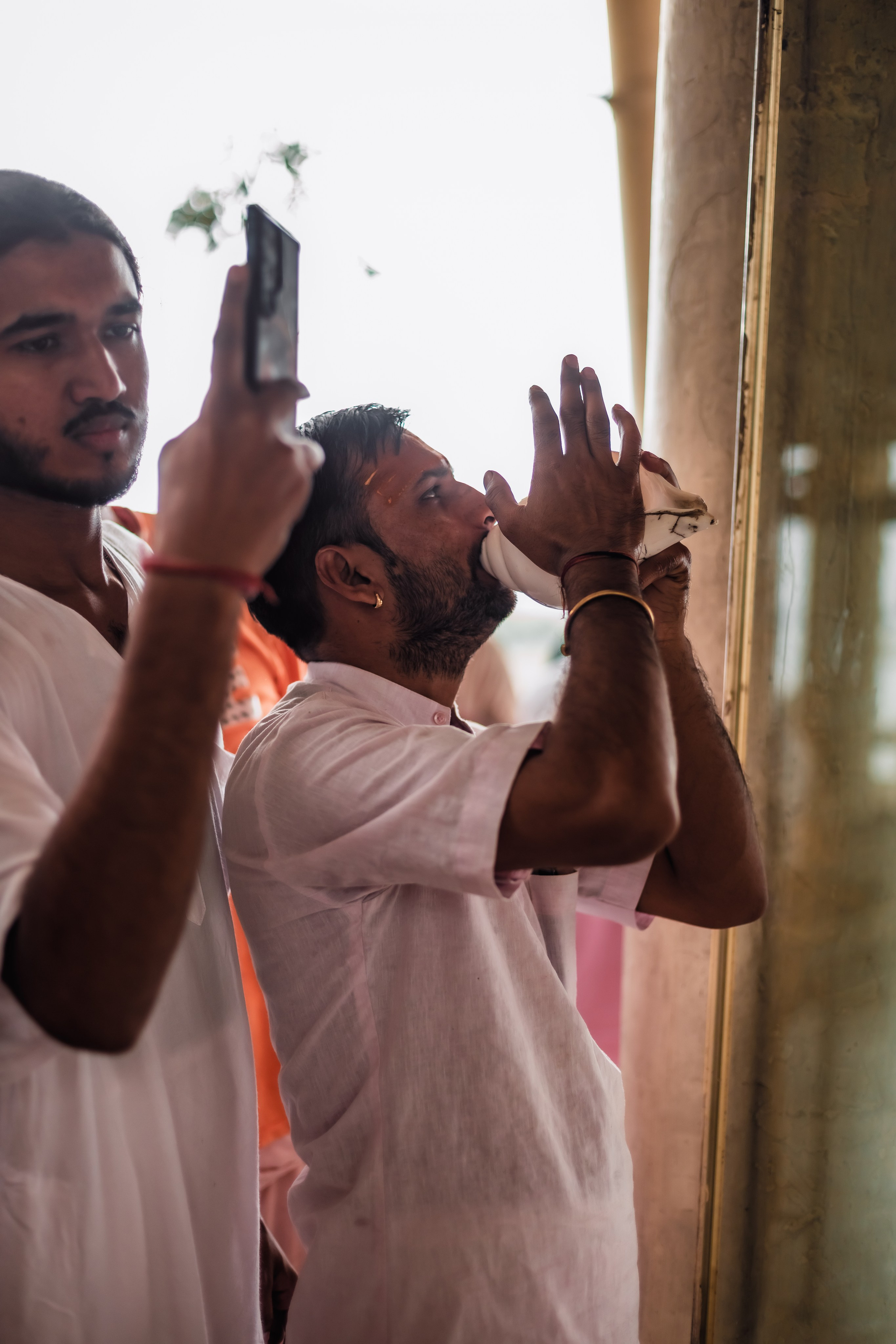 Abhisheka Devraha Baba on Sri Devdas ji maharaj bd. Mariam Bagdasaryan
