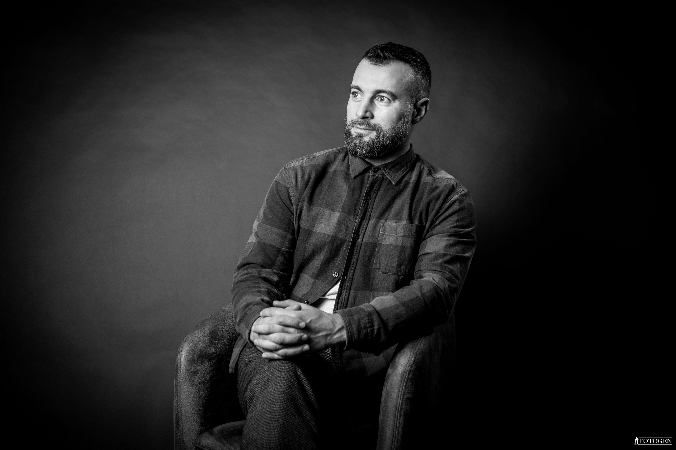 Пример мужской фотосессии STANDART 60 Минут | Бизнес Fotogen. Интерьерная фотостудия FOTOGEN г. Краснодар