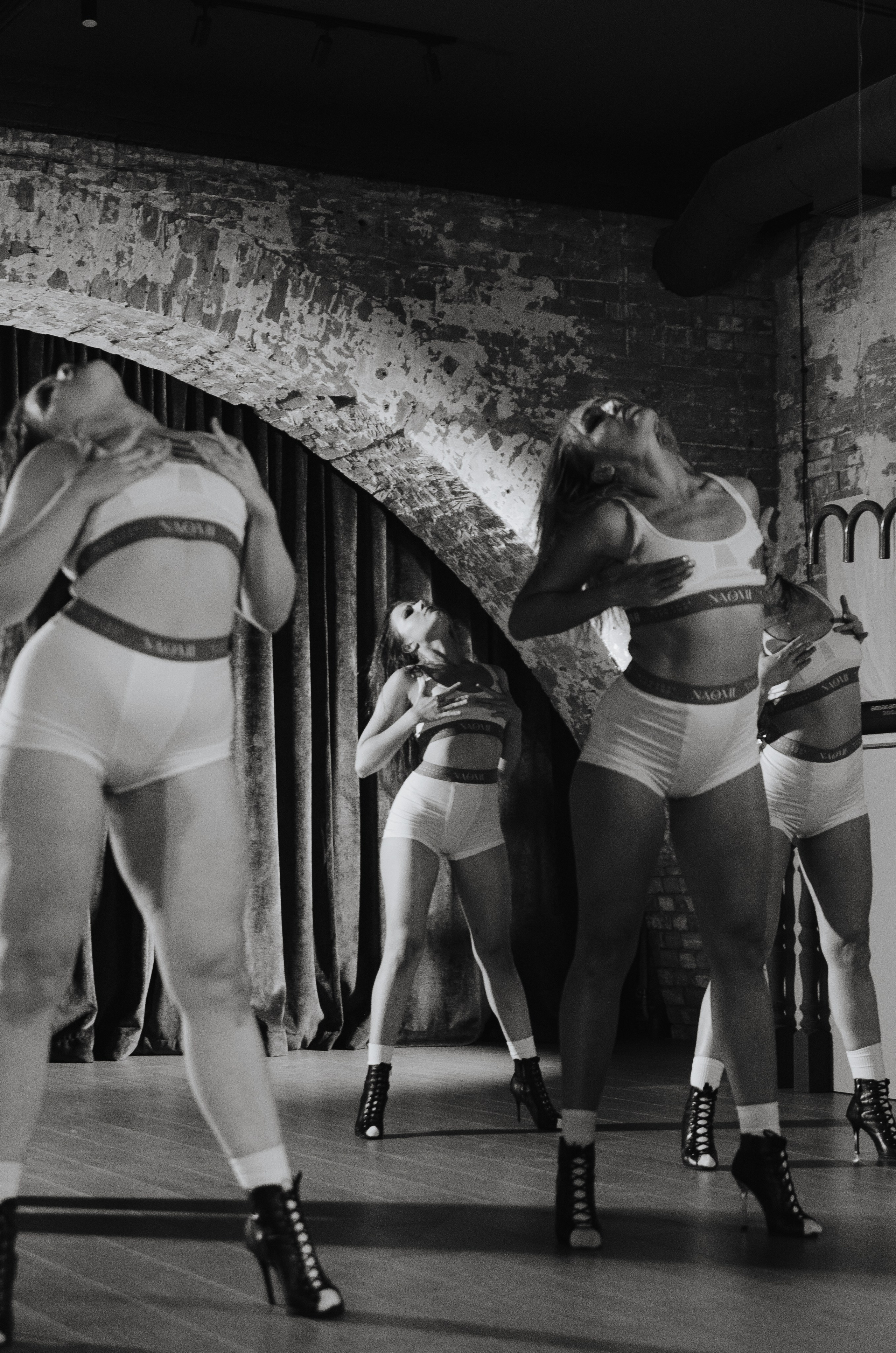 Фото-подглядки с видеосъемки танцевальной команды «Secret». Денисова Аля — фотограф для парных съемок и индивидуальных историй в Барнауле