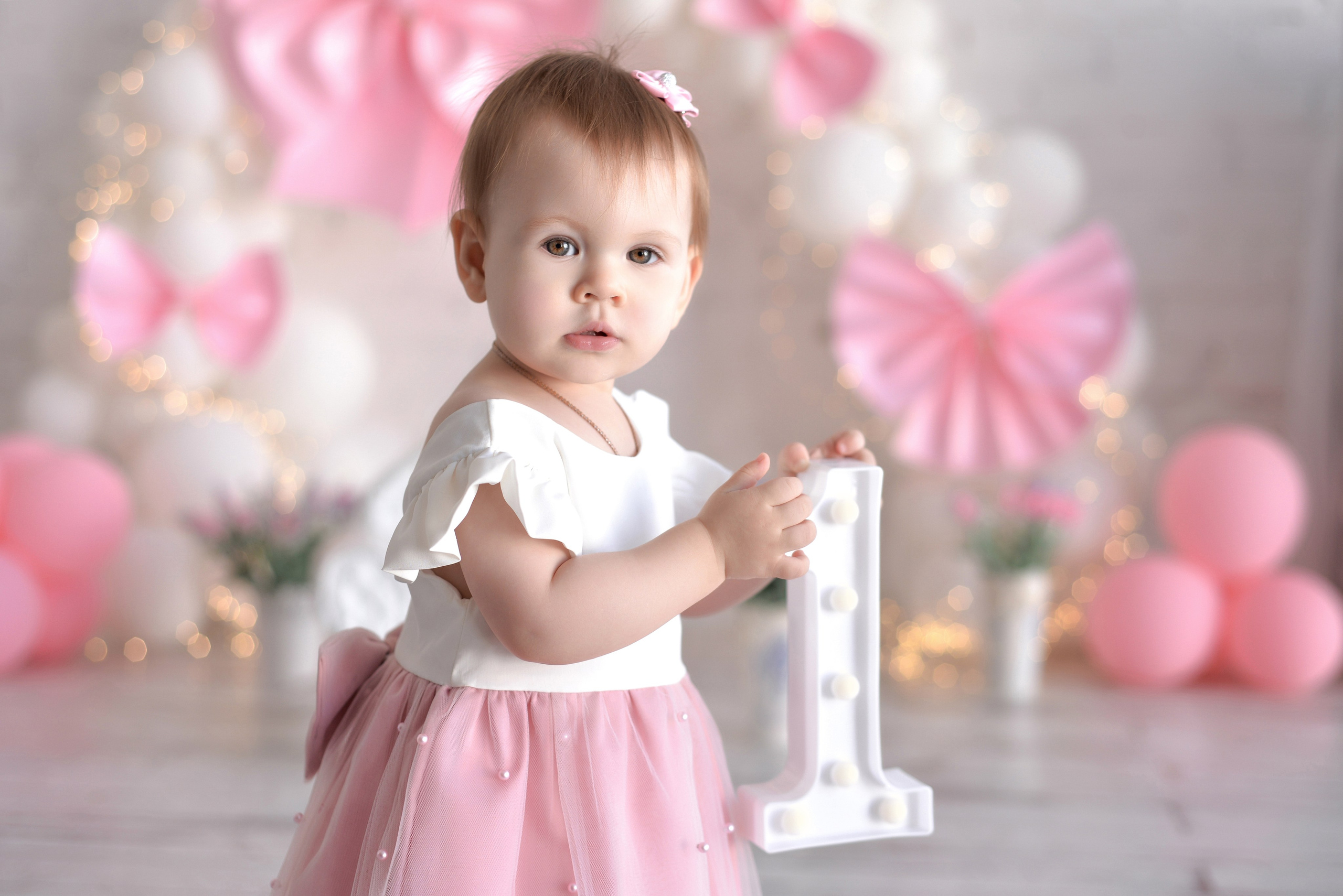 Ариана 1 годик с розовыми бантиками (Рита и Игорь родители). Семейный и свадебный фотограф Галина Абакумова, фотосессии в Белгороде