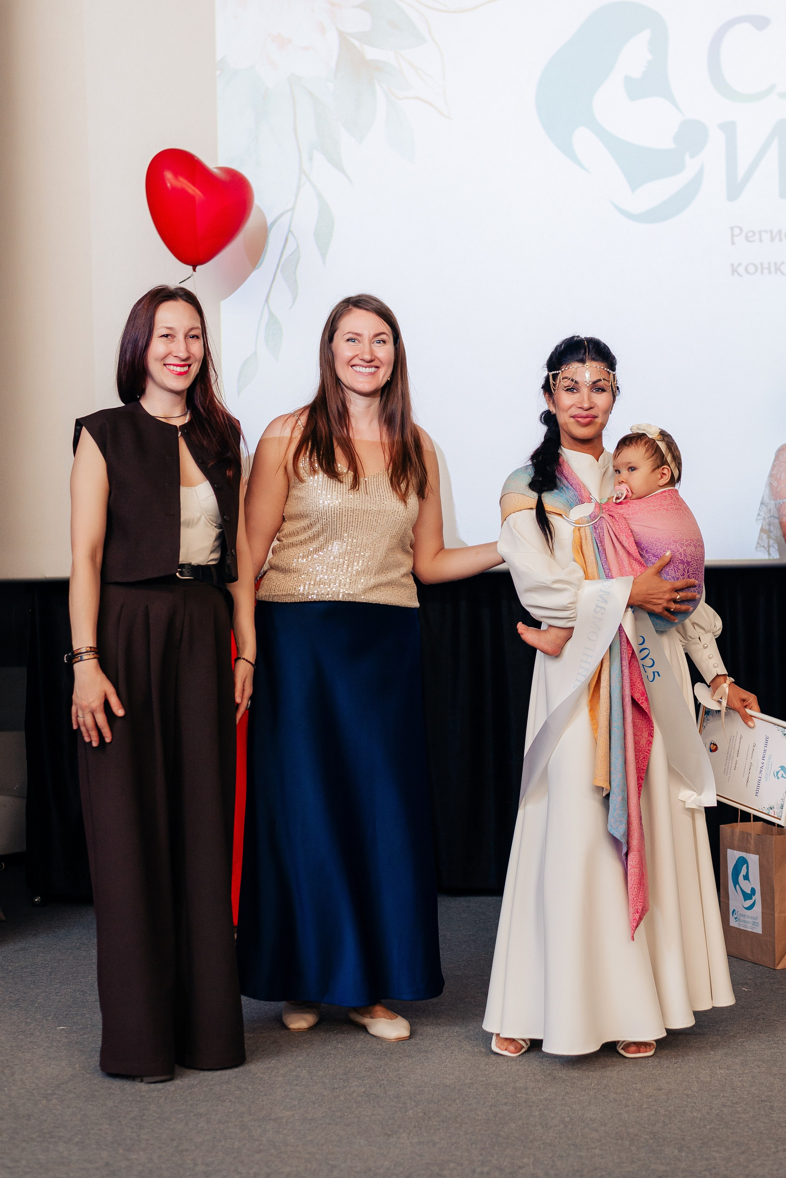 Слингомама Иваново 2025. Семейный и детский фотограф Иваново Ксения Азаренкова