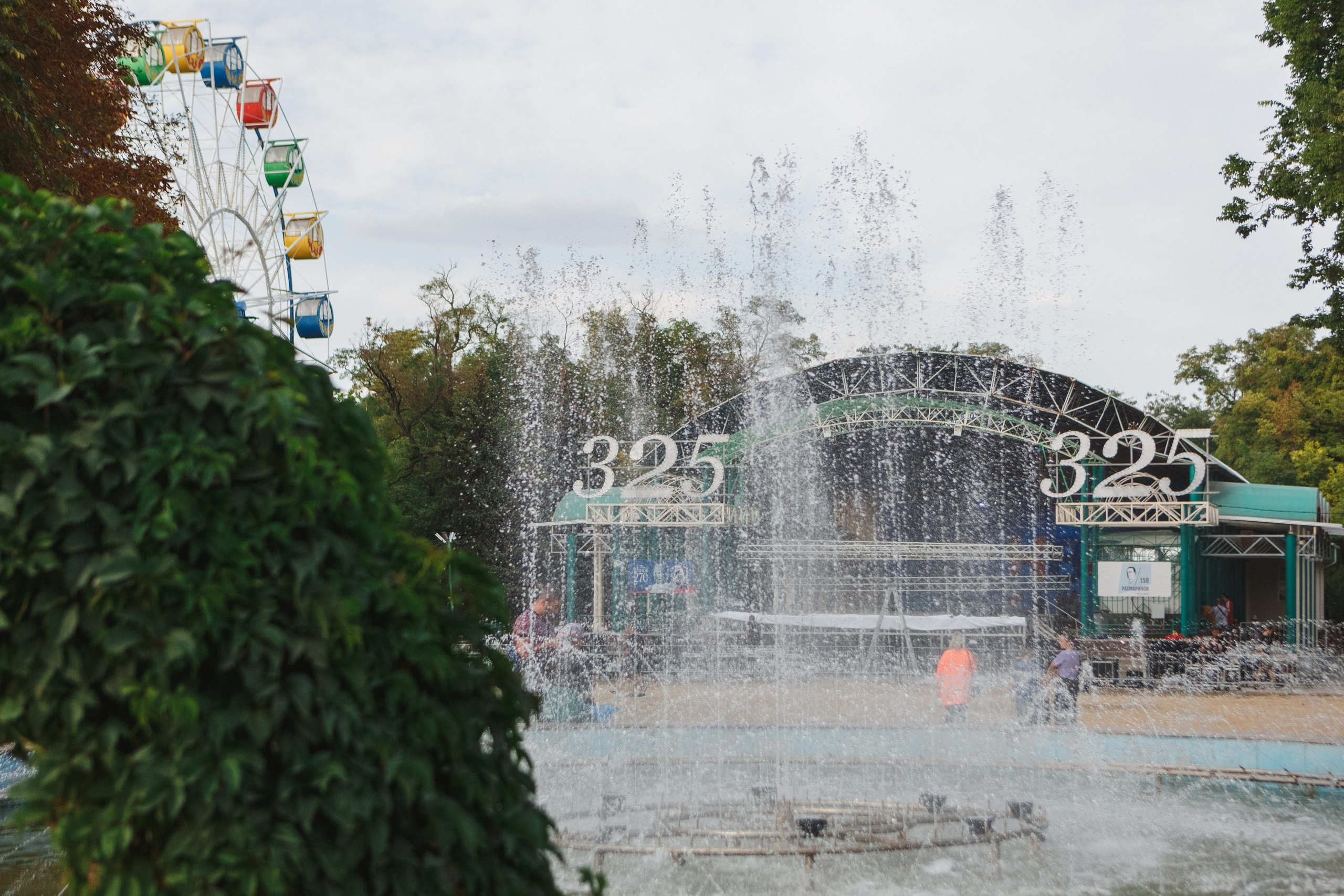 Шутки с уголка: Весёлый день с КВН в Парке Горького Таганрога. Свадебный и семейный фотограф в Таганроге Бакарюк Антон