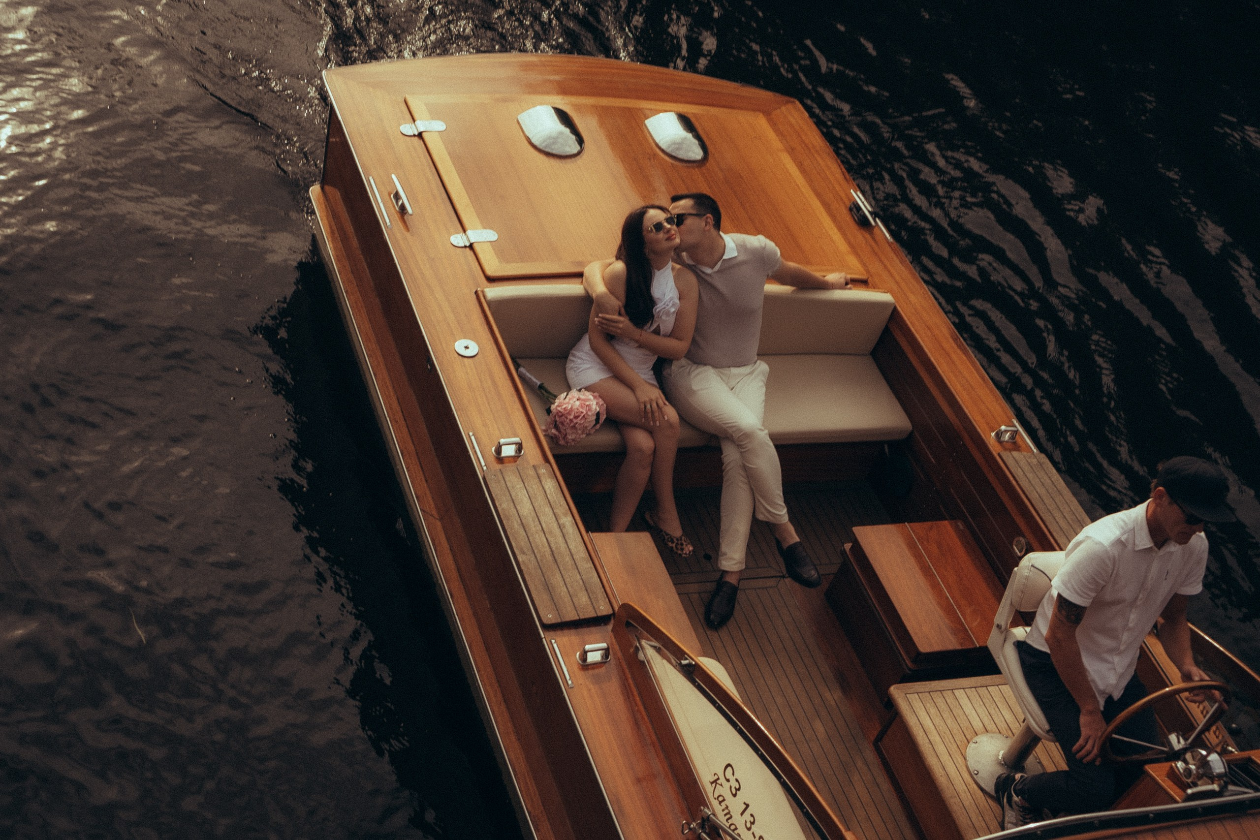 СВАДЕНБНАЯ СЬЕМКА НА КАТЕРЕ ПО КАНАЛАМ САНКТ-ПЕТЕРБУРГА И В АКВАТОРИИ НЕВЫ. Профессиональный фотограф, Санкт-Петербург — Виктория Богомолова