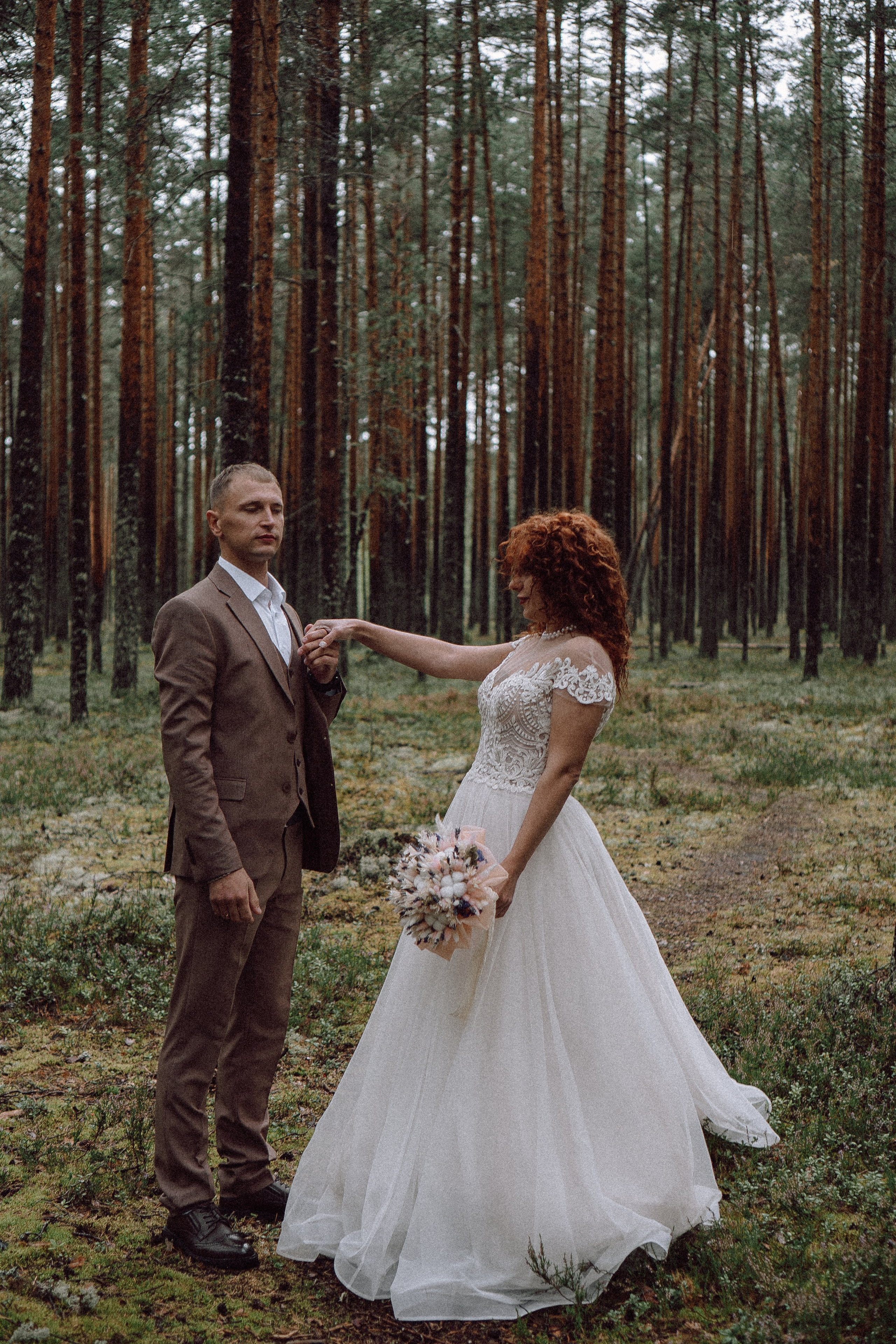 СВАДЕБНАЯ ФОТОСЕССИИЯ ПАРЫ В ГОРОДЕ ПРИОЗЕРСК В СОСНОВОМ ЛЕСУ И С ПИКАПОМ. Профессиональный фотограф, Санкт-Петербург — Виктория Богомолова