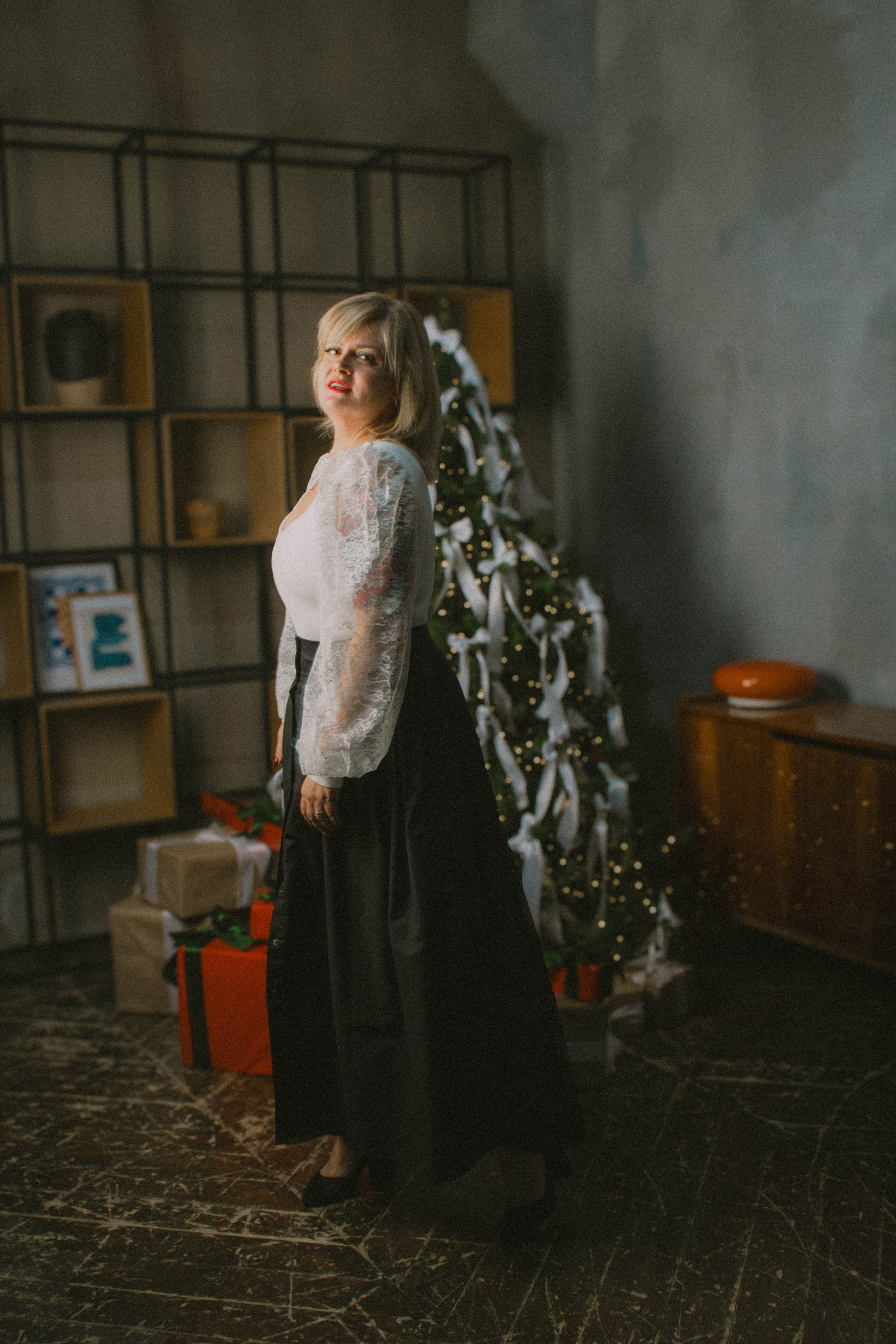 In white. Портретный фотограф
