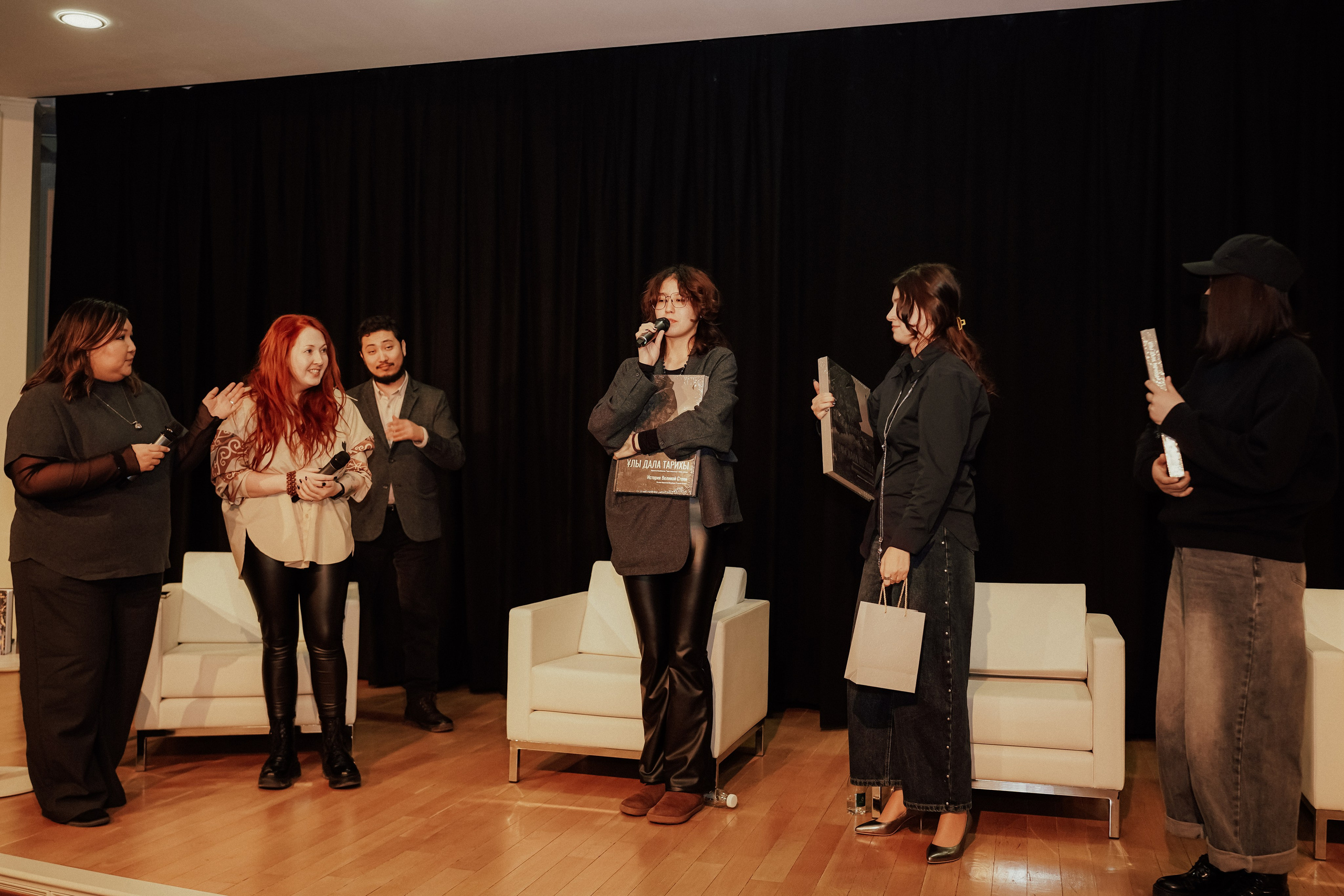 Казахстанские страницы (презентация книг). Крис Богомазова