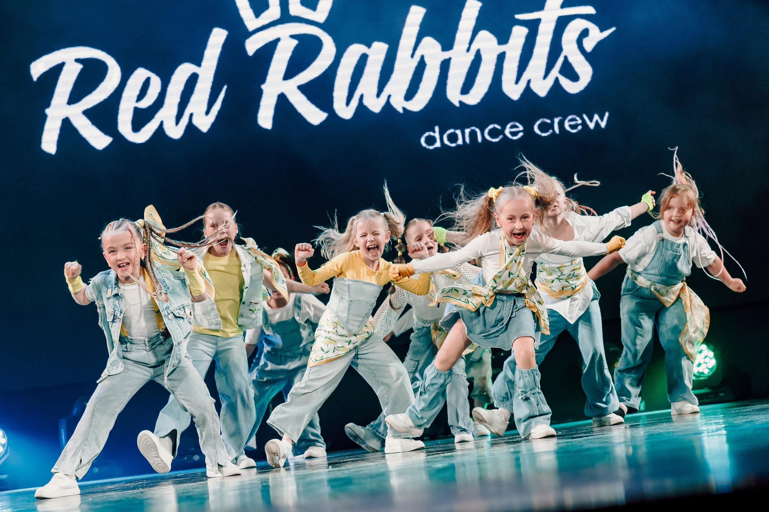 Отчётный концерт танцевальной школы «Red Rabbits» 2025. Лёшка Варзегов — фотограф