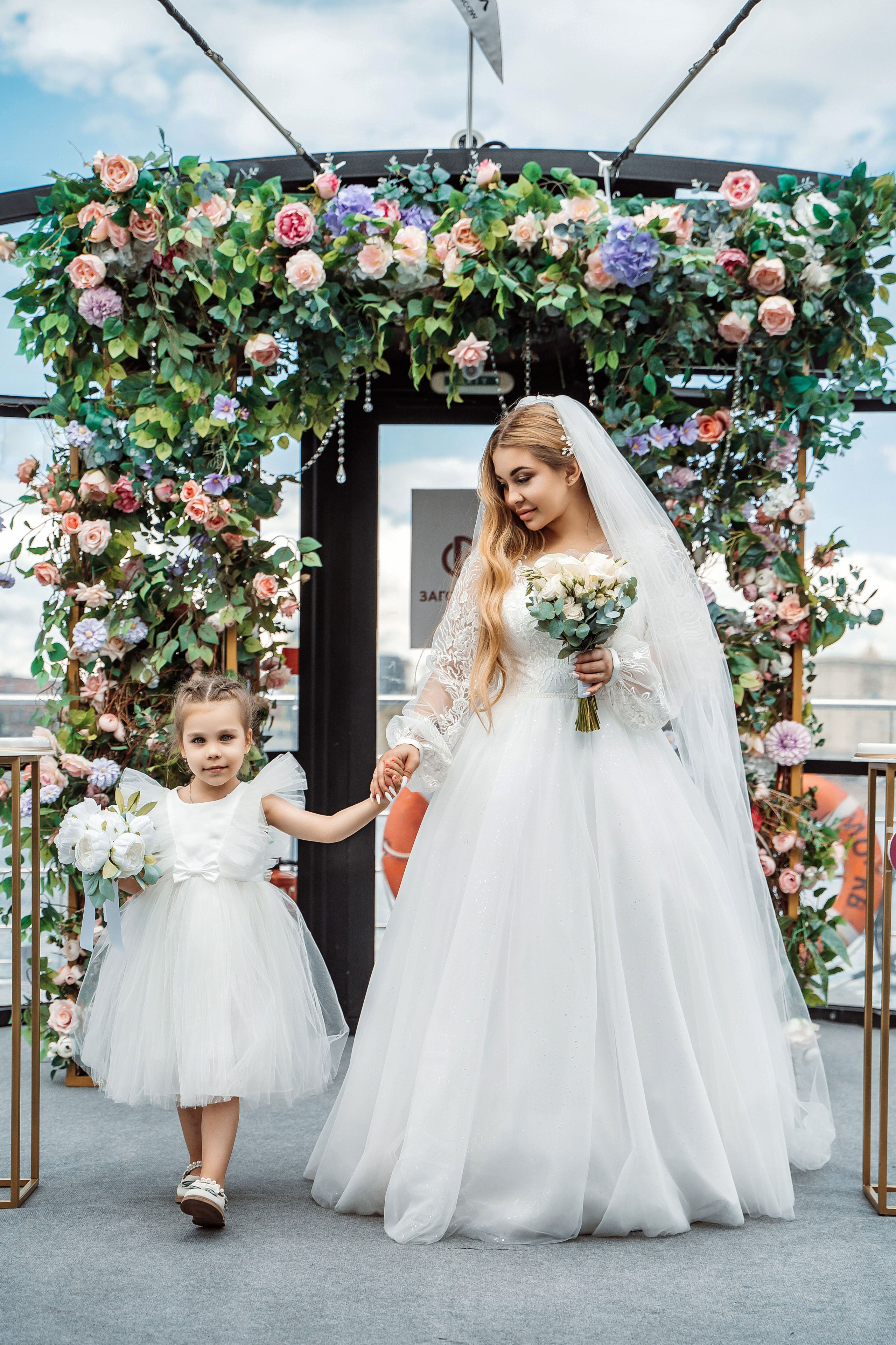 Елена и Александр. Регистрация и прогулка. Фотограф и видеограф в Москве и Московской области Мария Вишня