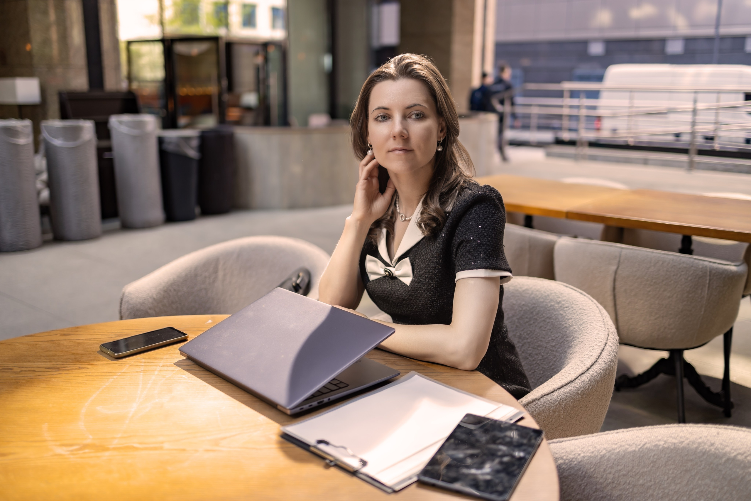 Бизнес стиль на Белой площади. Модель Ирина. Репортажный, семейный и студийный фотограф в Москве Демин Алексей