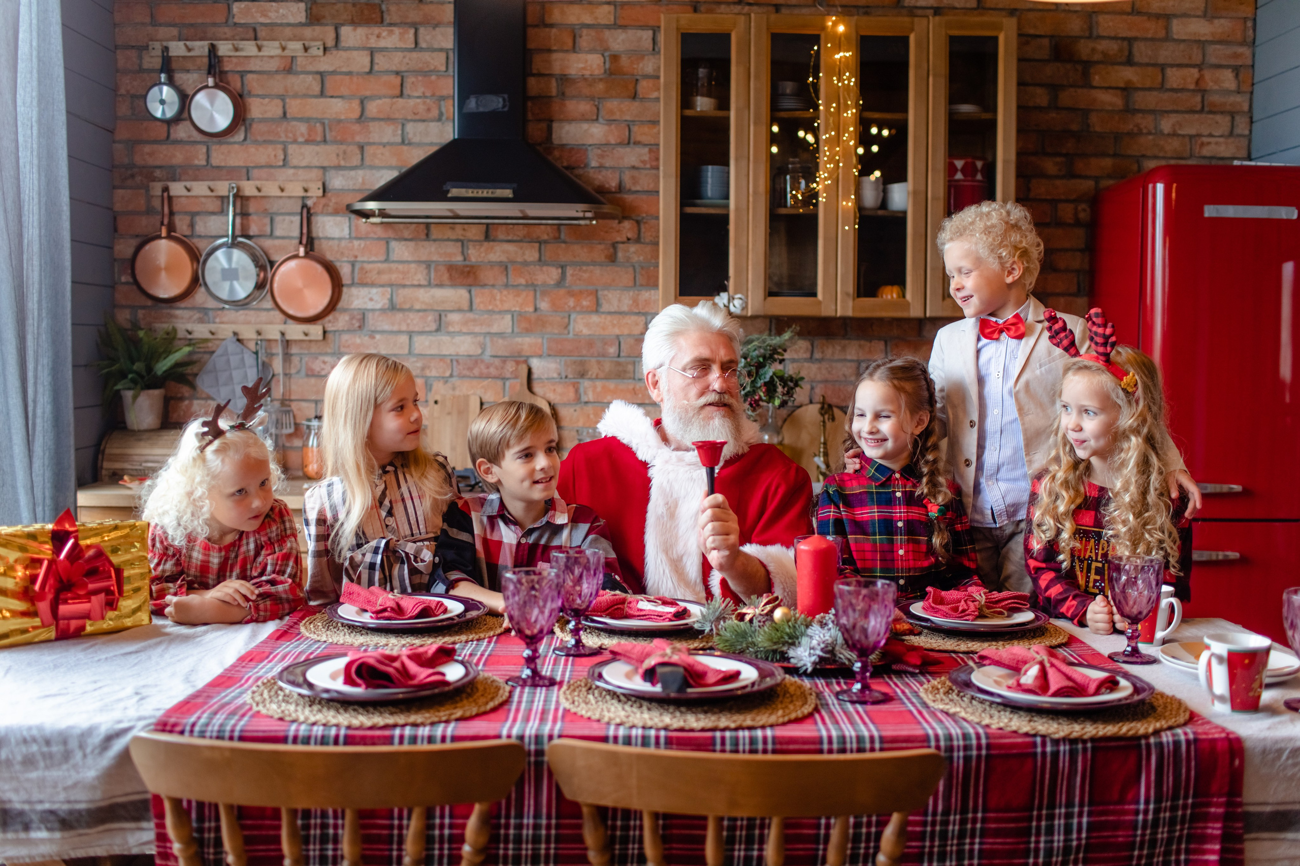 Новогодняя фотосессия с Дедом Морозом в усадьбе с подарками