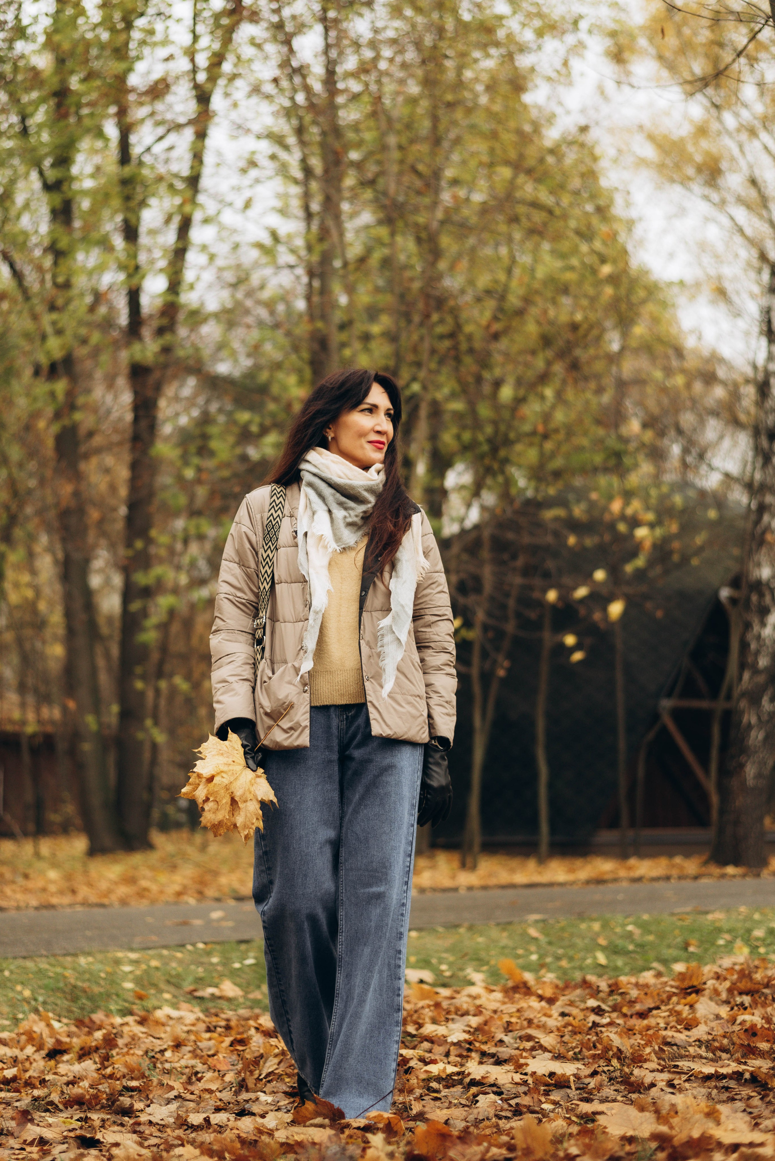 Прогулочная фотоссесия для девушки в парке. Семейный фотограф в Железнодорожном Масаева Елена