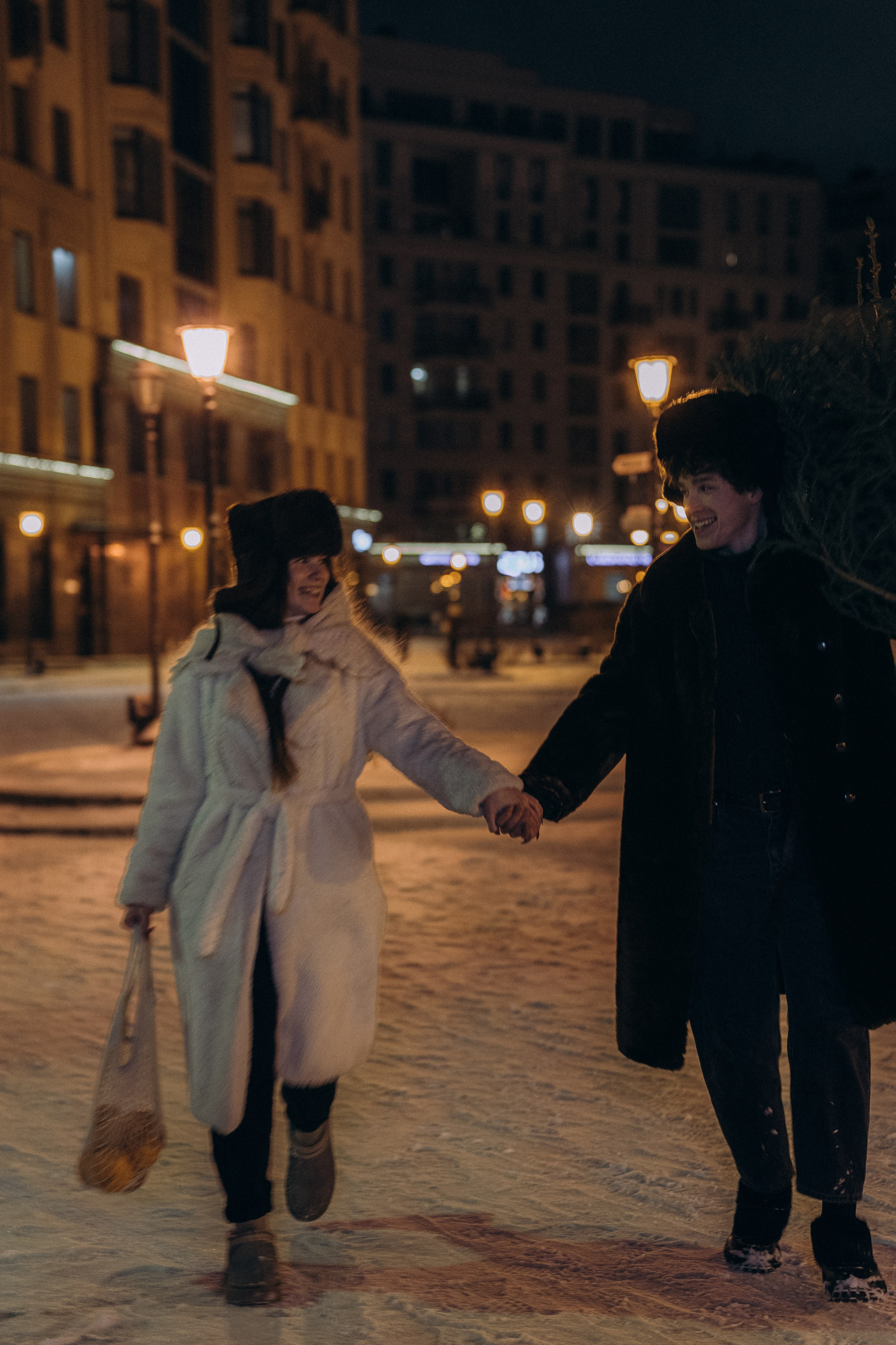 НОВОГОДНЯЯ ПРОГУЛКА ПАРЫ ПО ЧЕРНЫШЕВСКОЙ ПЕРЕД НОВЫМ ГОДОМ. Профессиональный фотограф, Санкт-Петербург — Виктория Богомолова