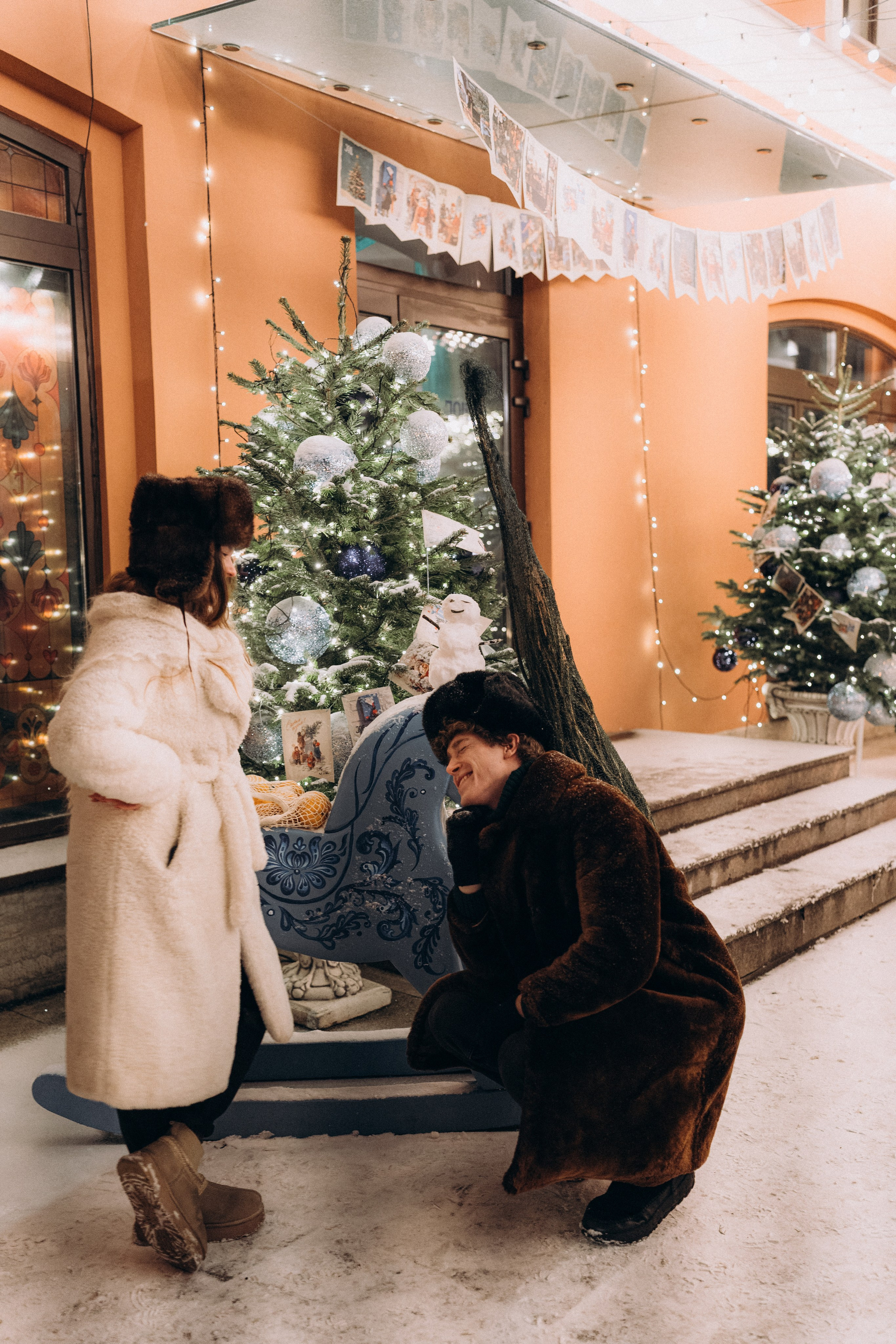 НОВОГОДНЯЯ ПРОГУЛКА ПАРЫ ПО ЧЕРНЫШЕВСКОЙ ПЕРЕД НОВЫМ ГОДОМ. Профессиональный фотограф, Санкт-Петербург — Виктория Богомолова