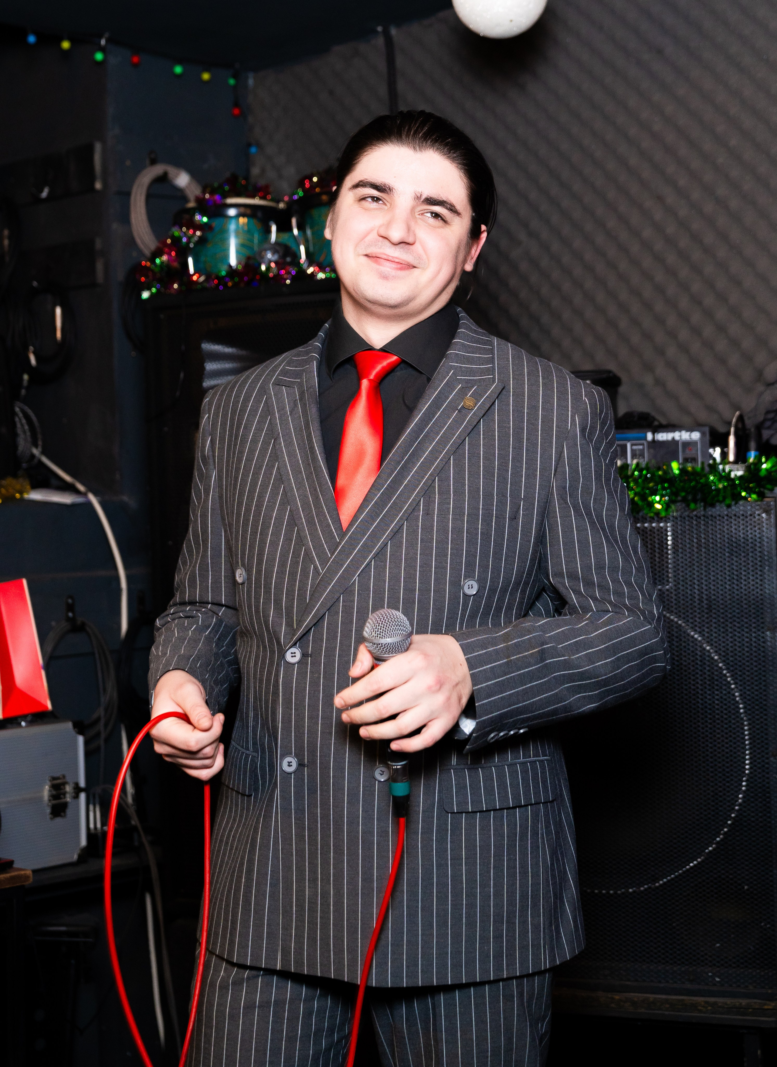 Новый год 2026. Новогодняя ночь 2026 в баре Дебошир (Debaser). Репортажный, street и urban фотограф в Санкт-Петербурге Мальцев Евгений