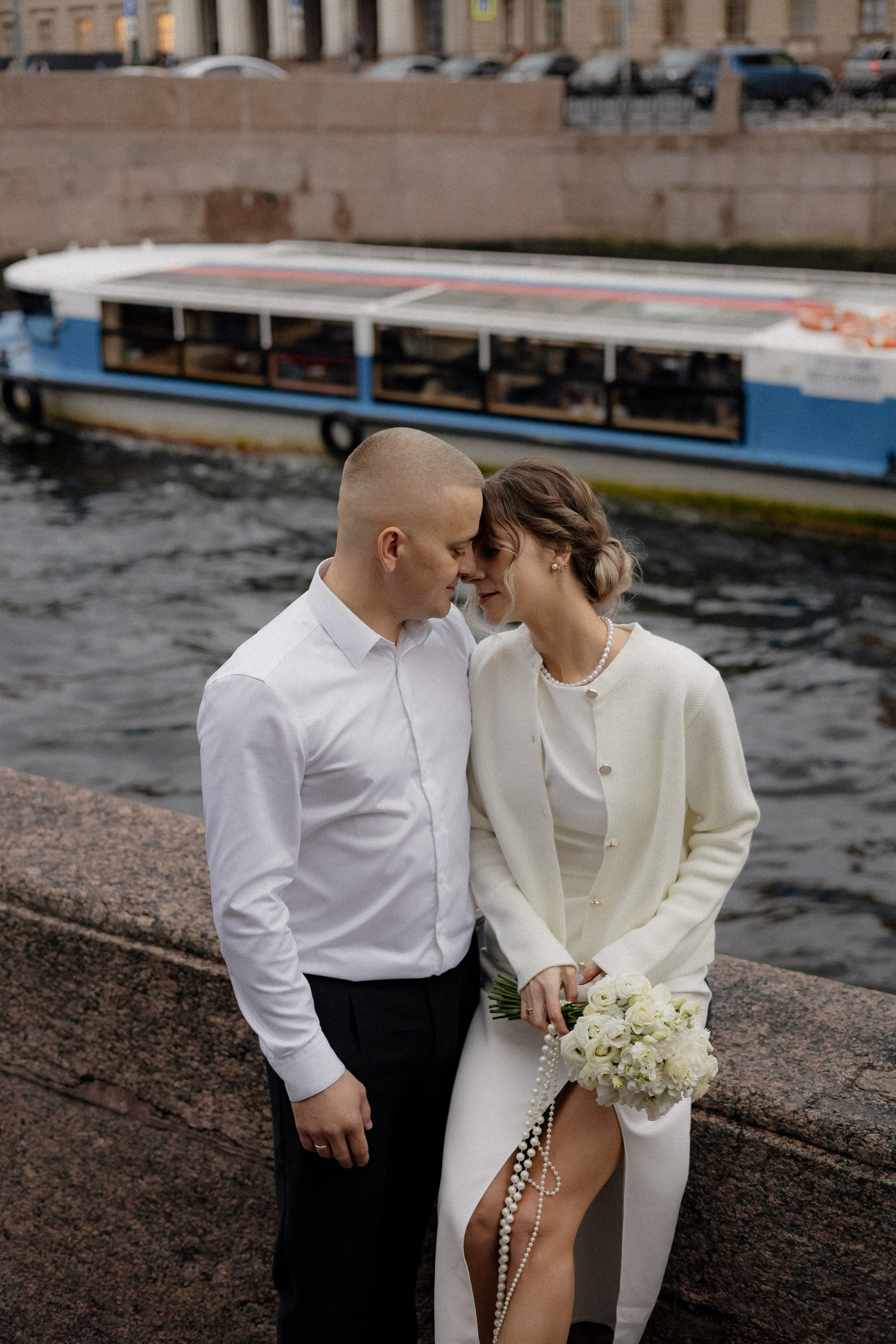 Свадебная прогулка у Исаакия. Свадебный фотограф в Санкт-Петербурге Ксения Кобышева