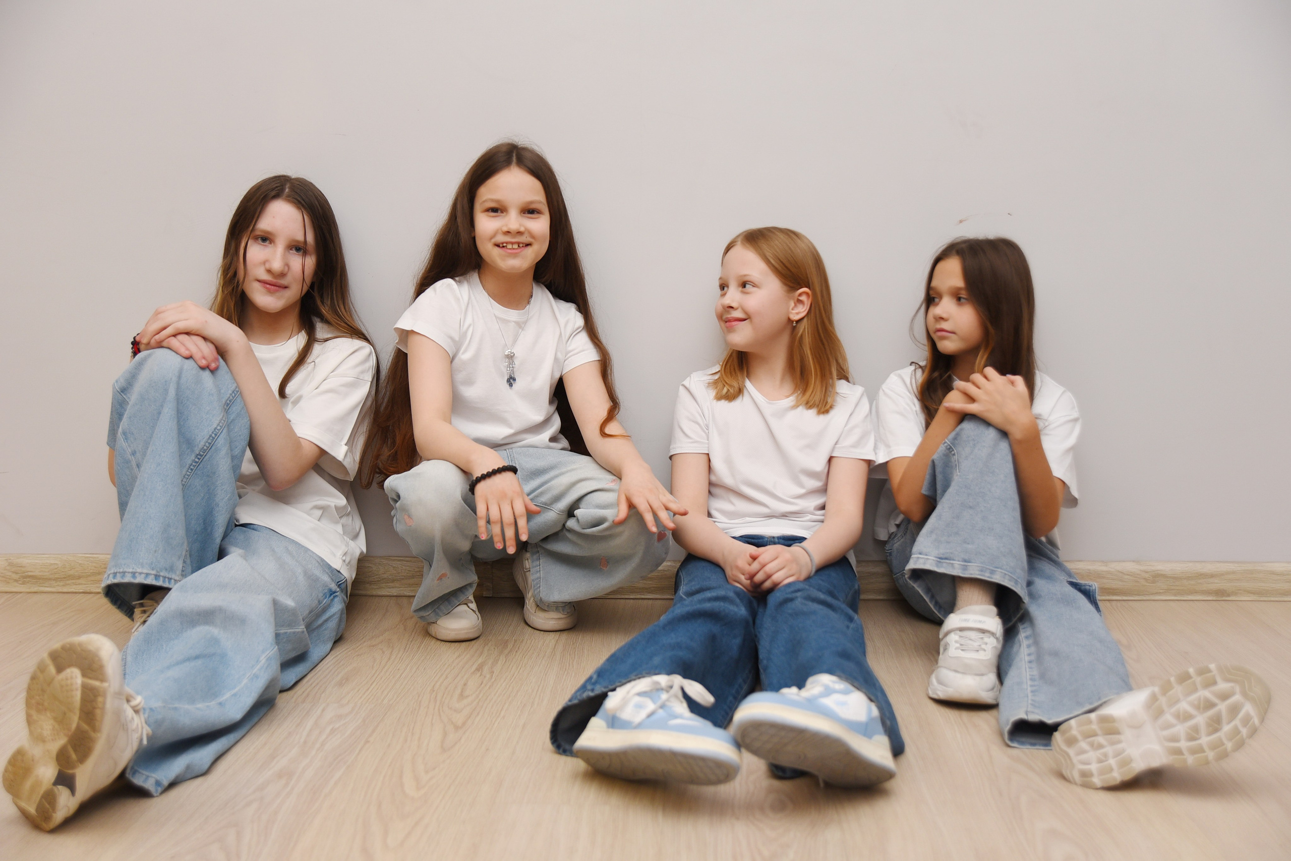 Фотоальбомы для средней и младшей школы. Стильные выпускные альбомы, детские фотосессии, сюжетные фотографии