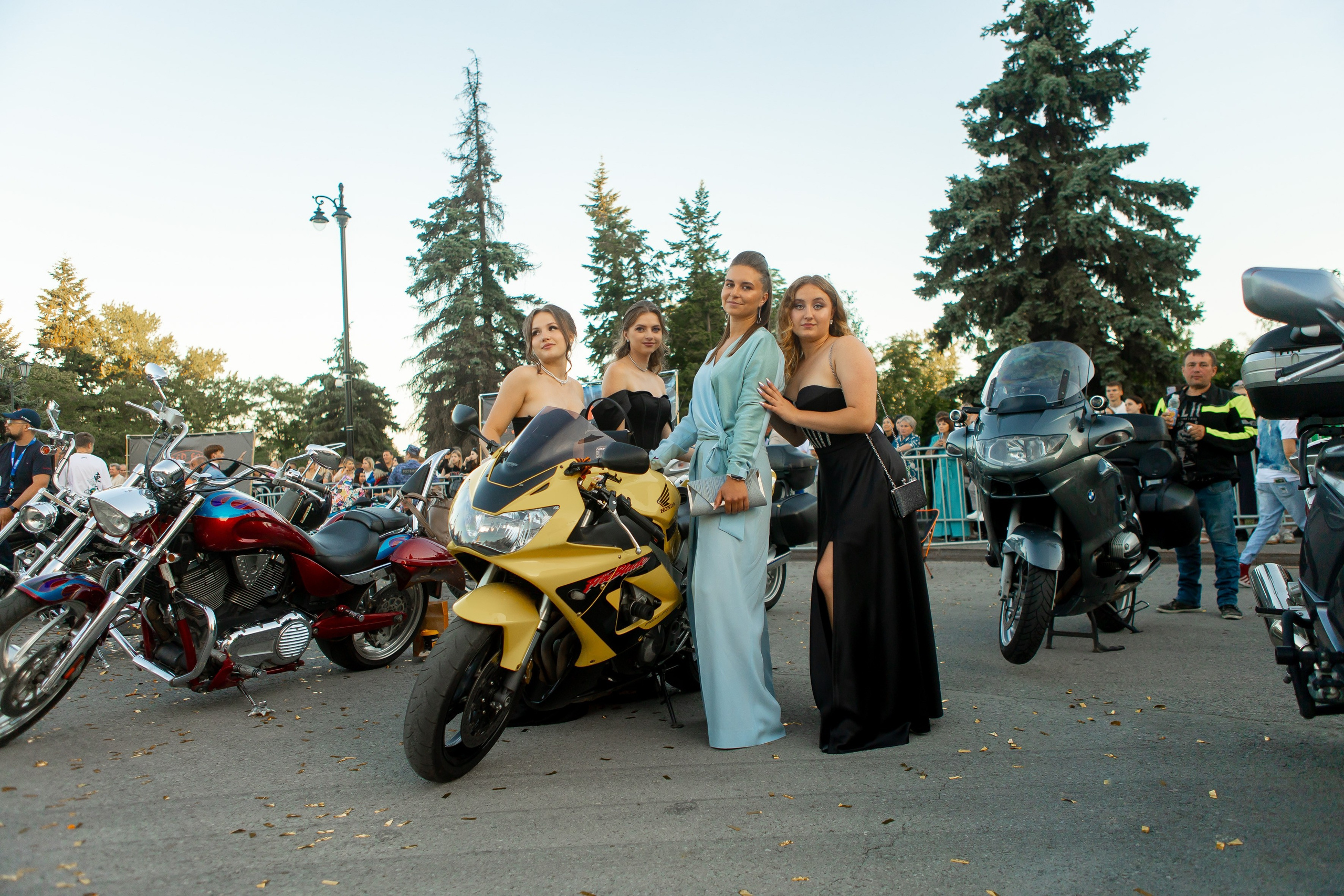 Выпускной Гимназия 12 2024 г. Свадебный и портретный Фотограф в Липецке Дмитрий Котюков