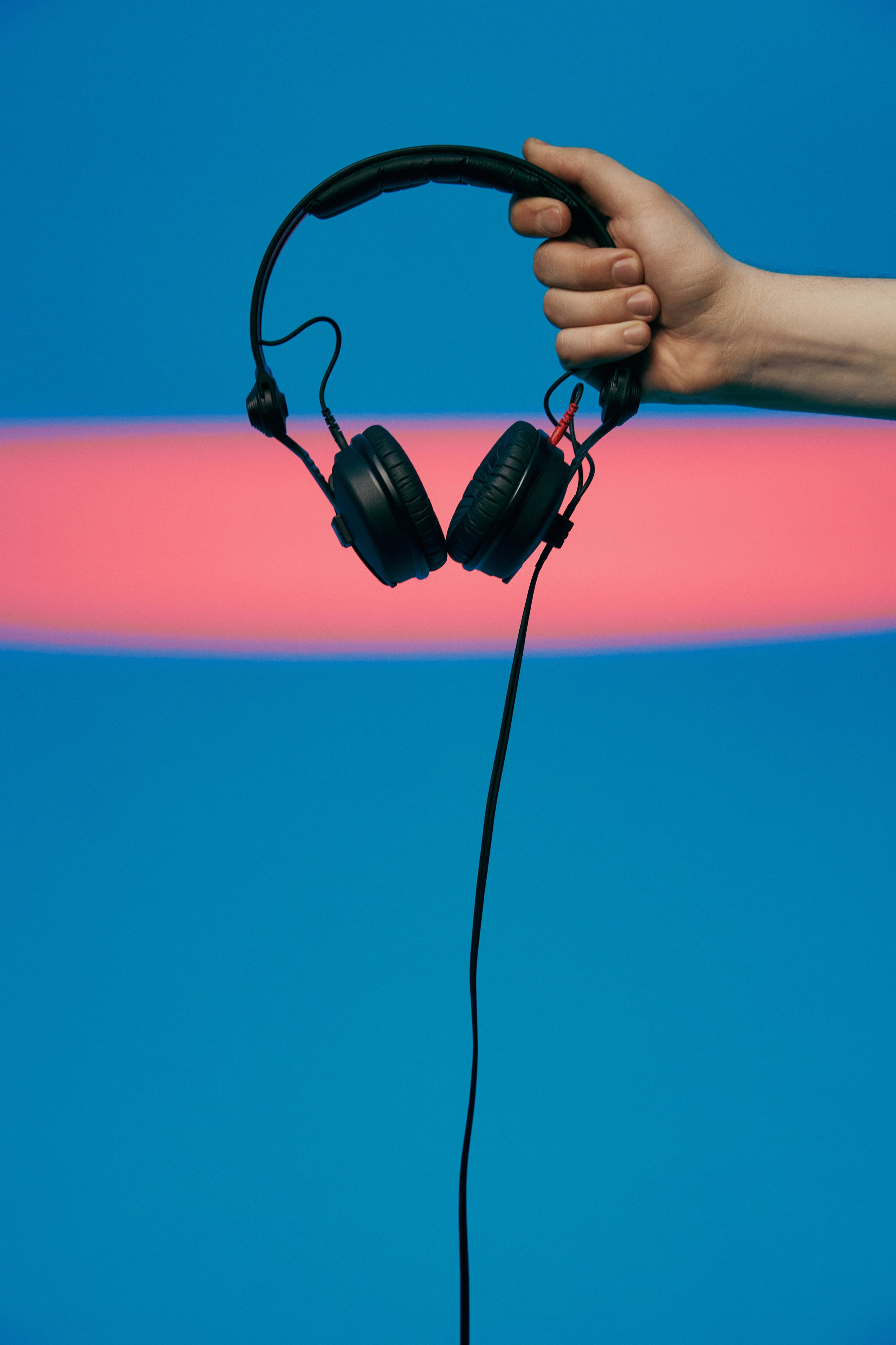 Креативная студийная фотосессия диджея NNK: яркий стиль и эмоции. Дмитрий Мазуркевич: Профессиональный Репортажный Фотограф