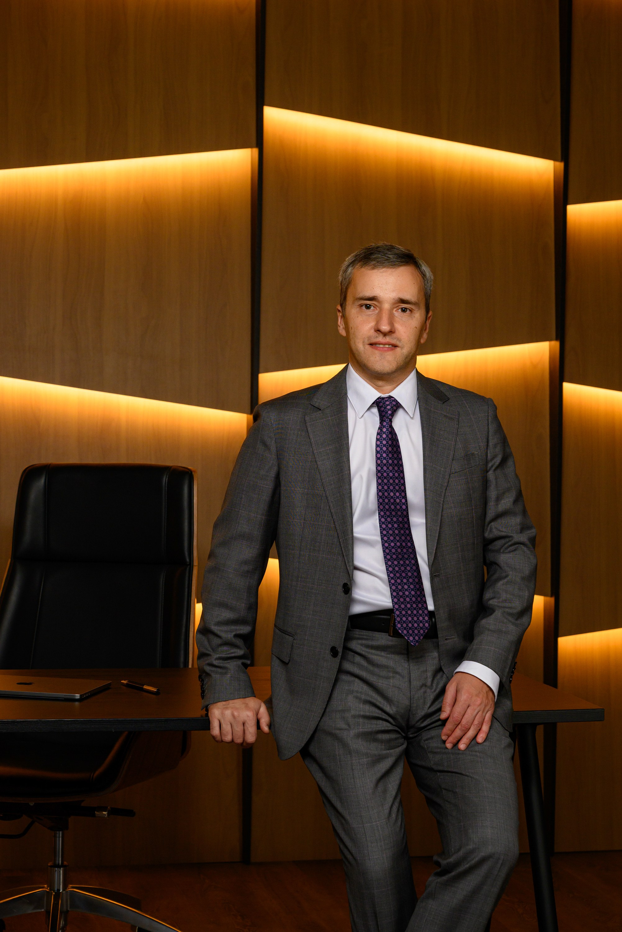 Портрет для руководителя. Компания и фотошкола по созданию контента в Москве