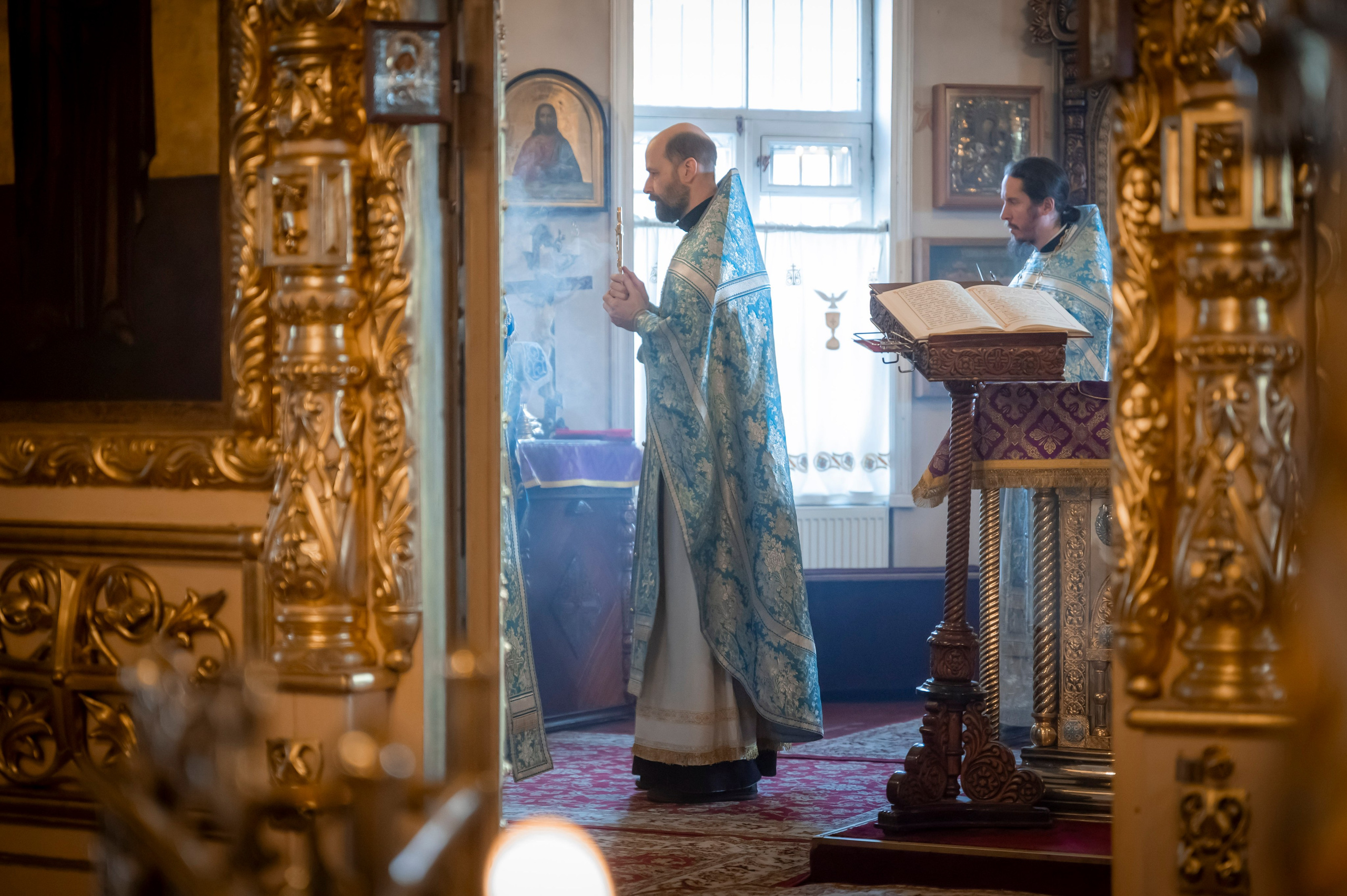 Богородский храм. Благовещение. Божественная Литургия. Антон и Татьяна Денисенко — В храме