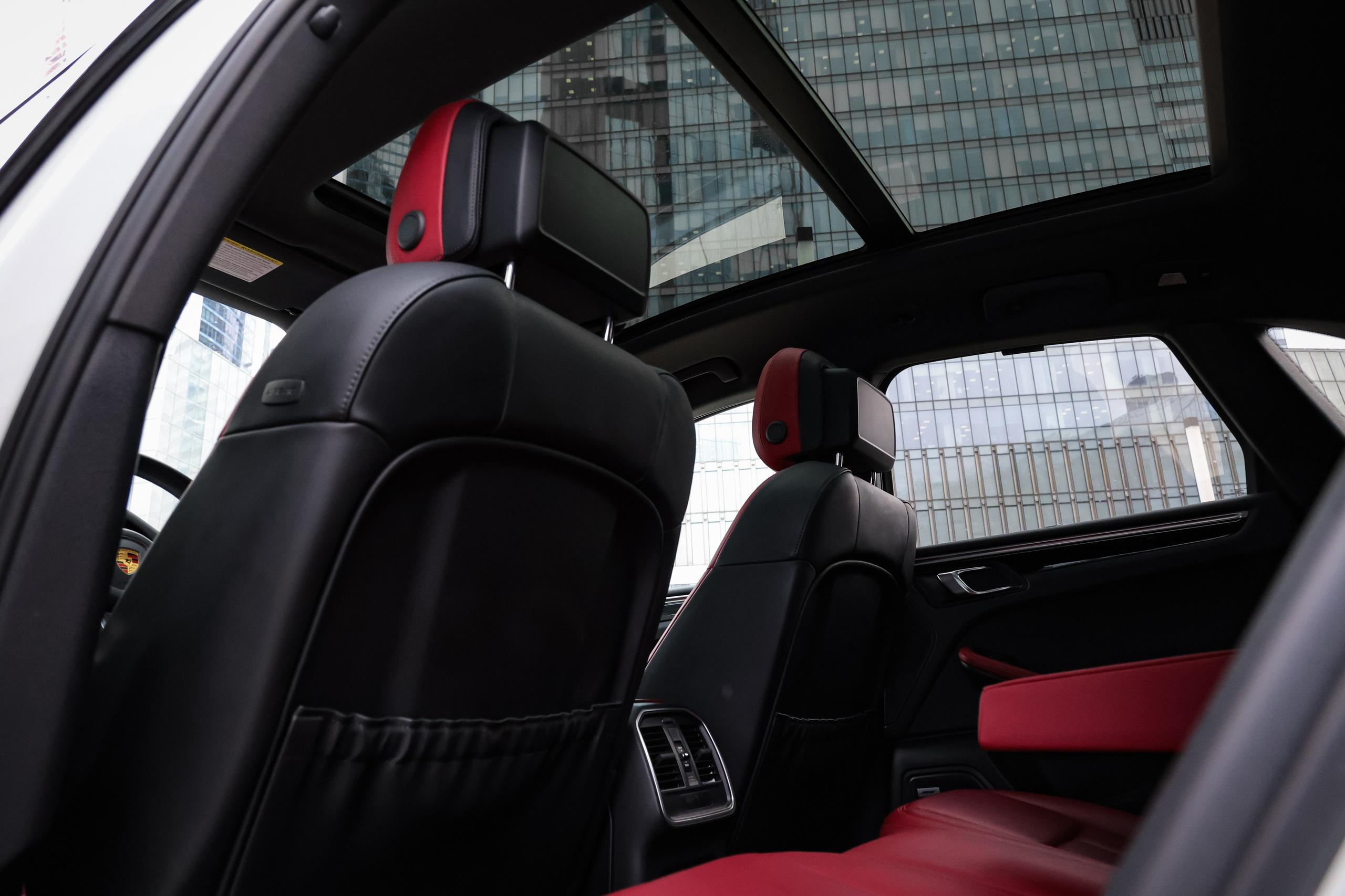 2021 PORSCHE MACAN S. Mixturecaptures