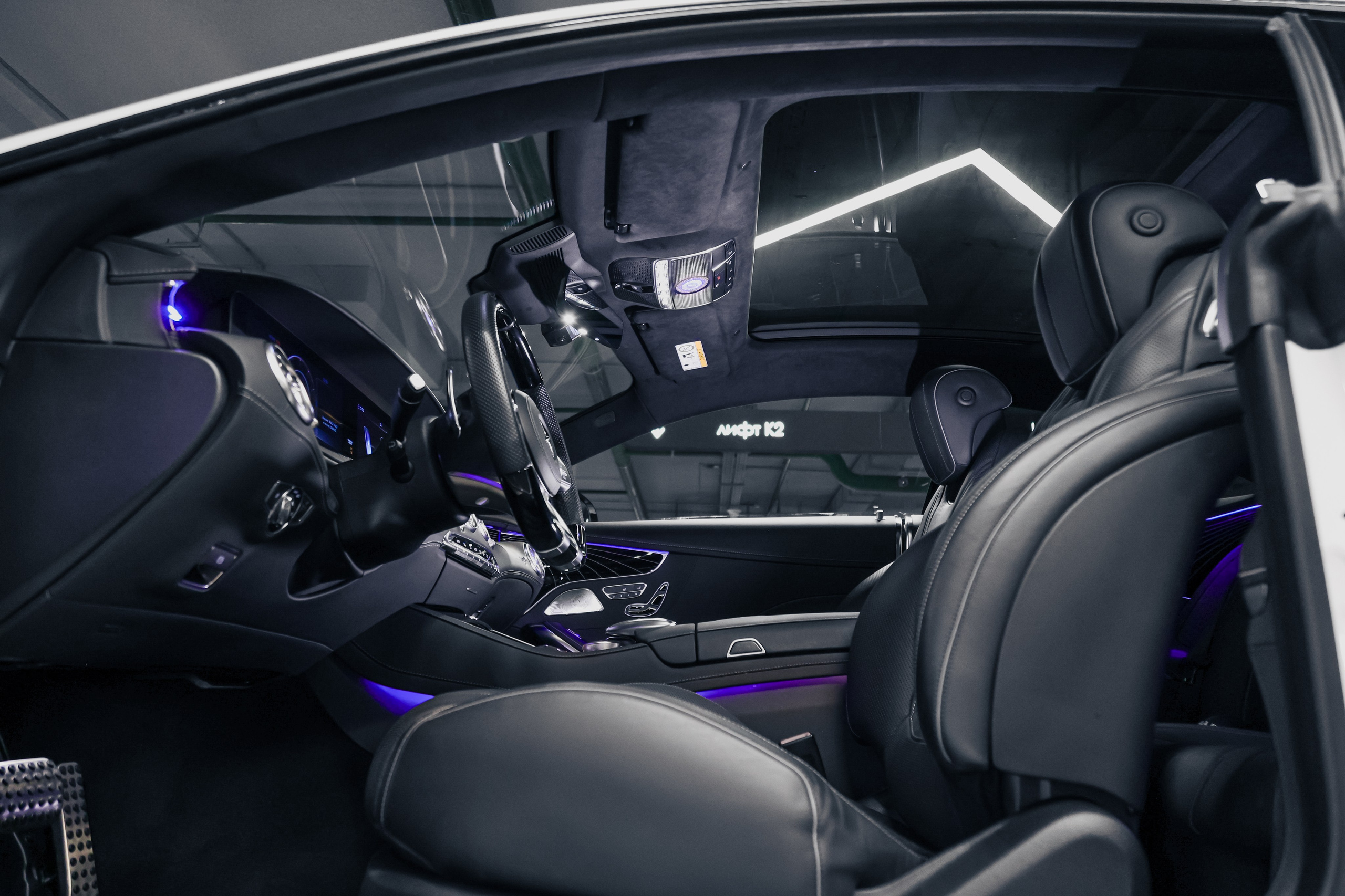 2020 MERCEDES BENZ S63 AMG WHITE ON BLACK $145,000 / 27,100 KM ODOMETER. Mixturecaptures