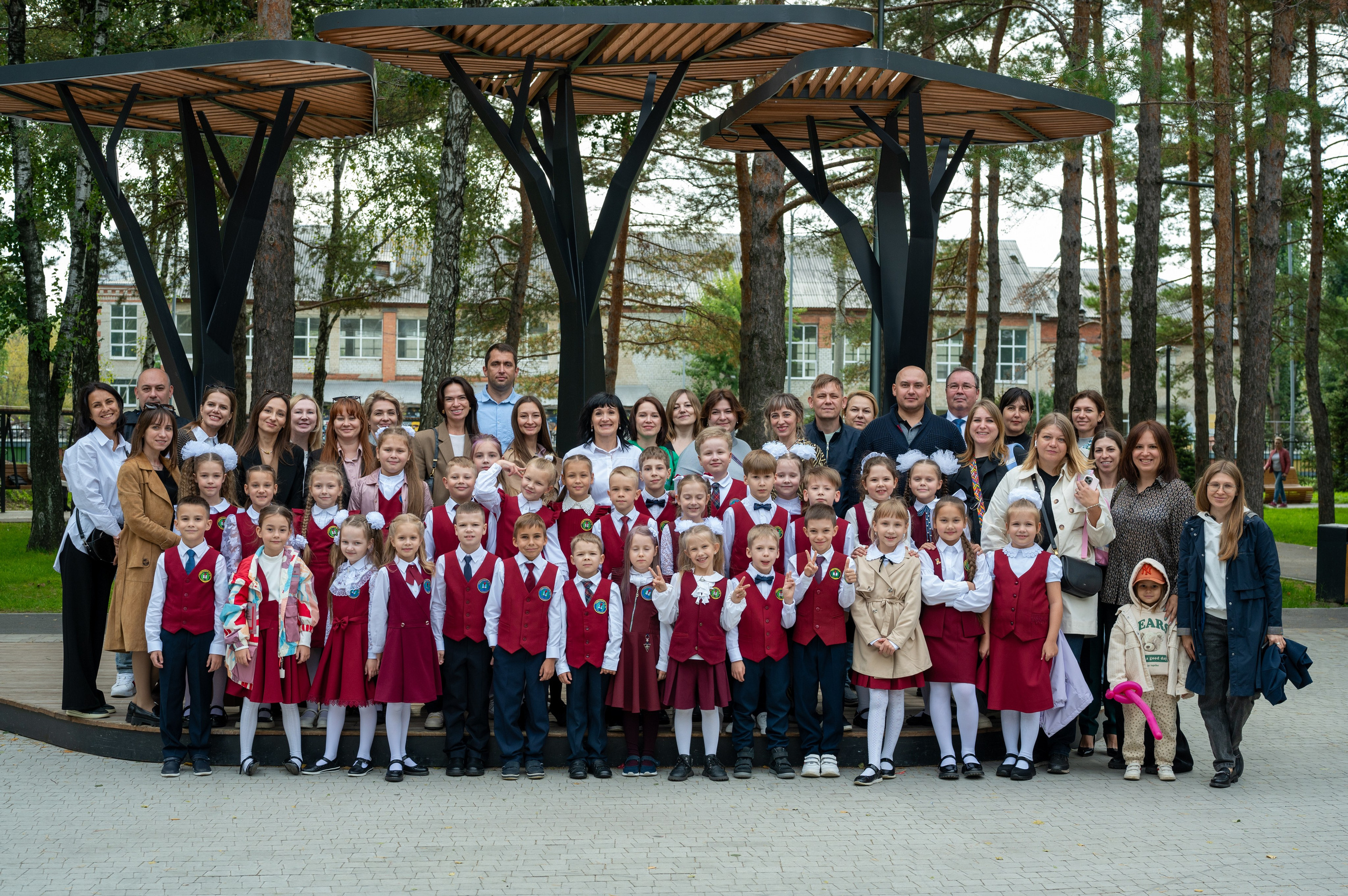 1 сентября 16 гимназия 2 класс (линейка + в классе+ на улице). Фотограф новорожденных, семейный детский в Тюмени Татьяна Морозова