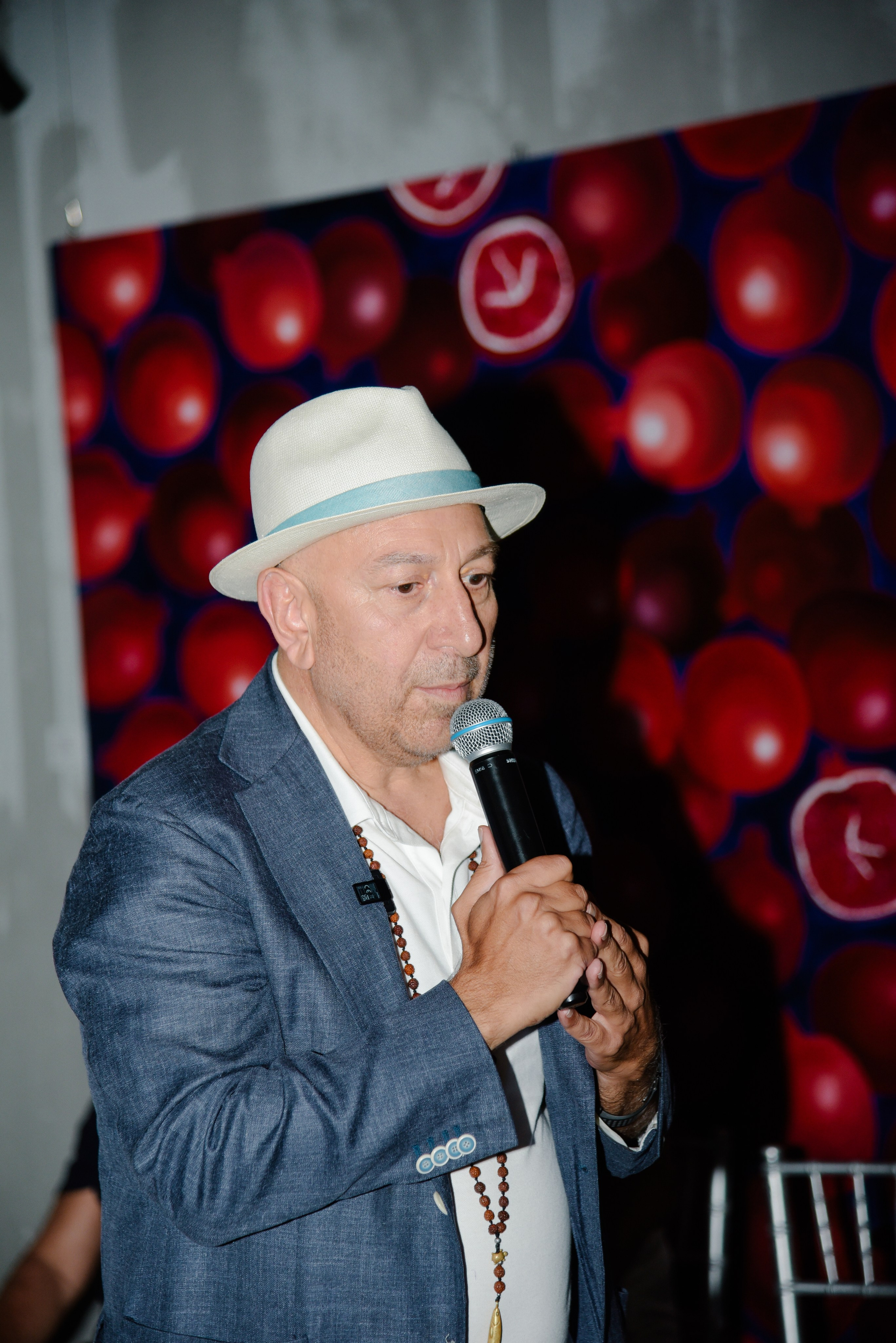 Александр Дильбази Игра взглядов в гранатовом саду. Фотограф Лола Волна, город Москва