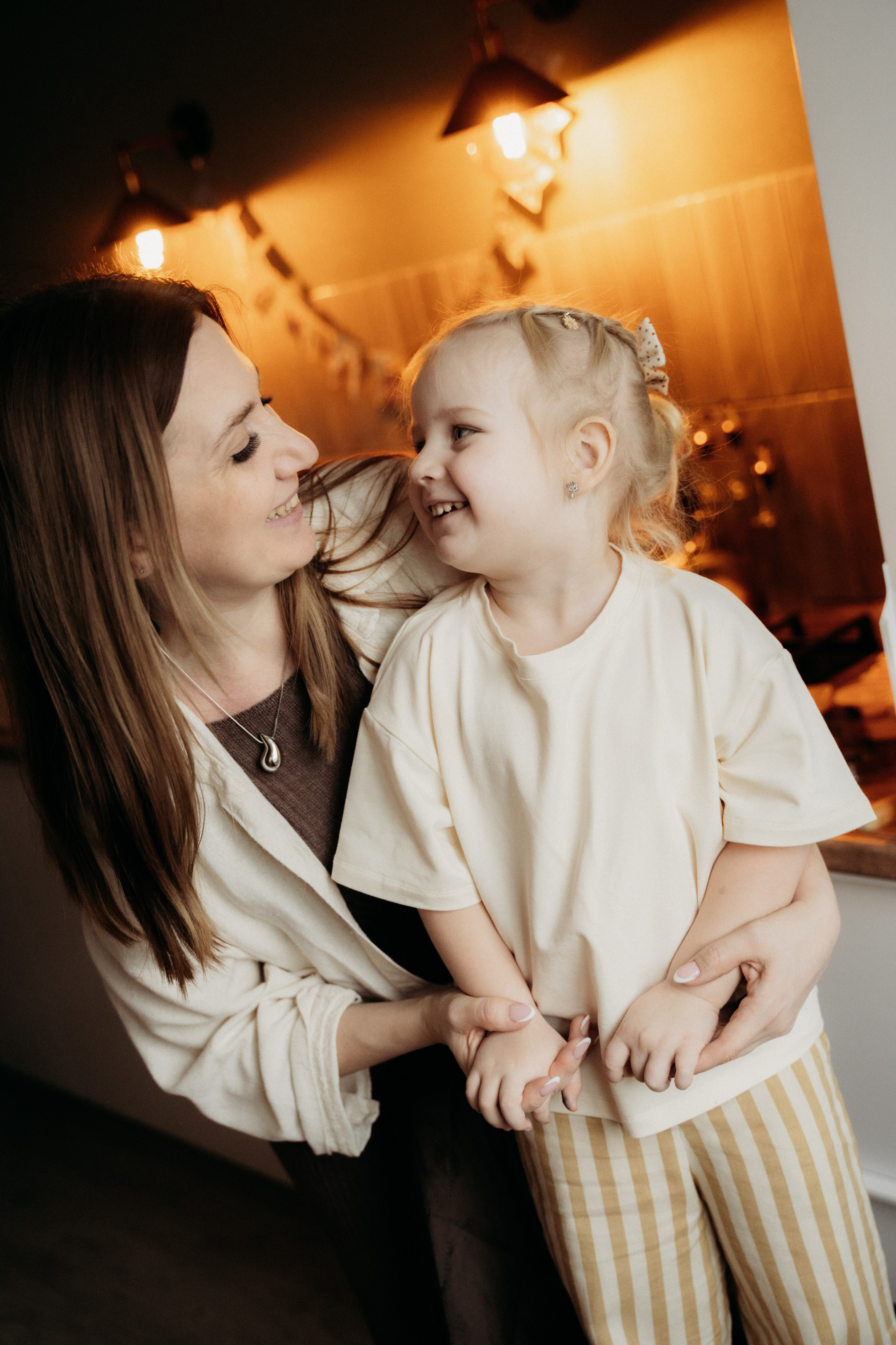 Семья на кухне