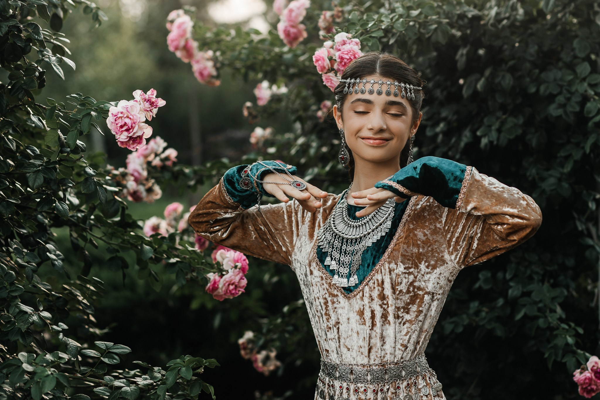 Современный взгляд на армянский костюм. Семейный и свадебный фотограф Ростове-на-Дону