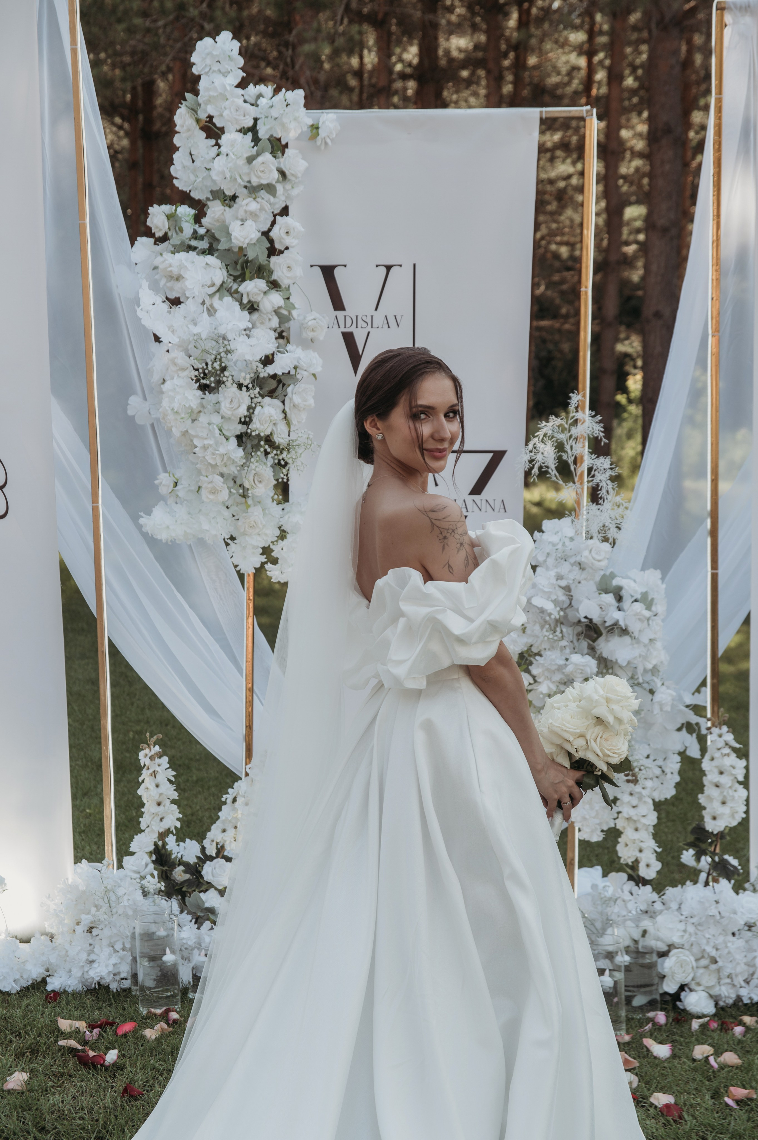 Свадебная фотосессия с утром невесты и красивым свадебным банкетом. Свадебный фотограф в Твери, Москве и Санкт-Петербурге Денисова Екатерина