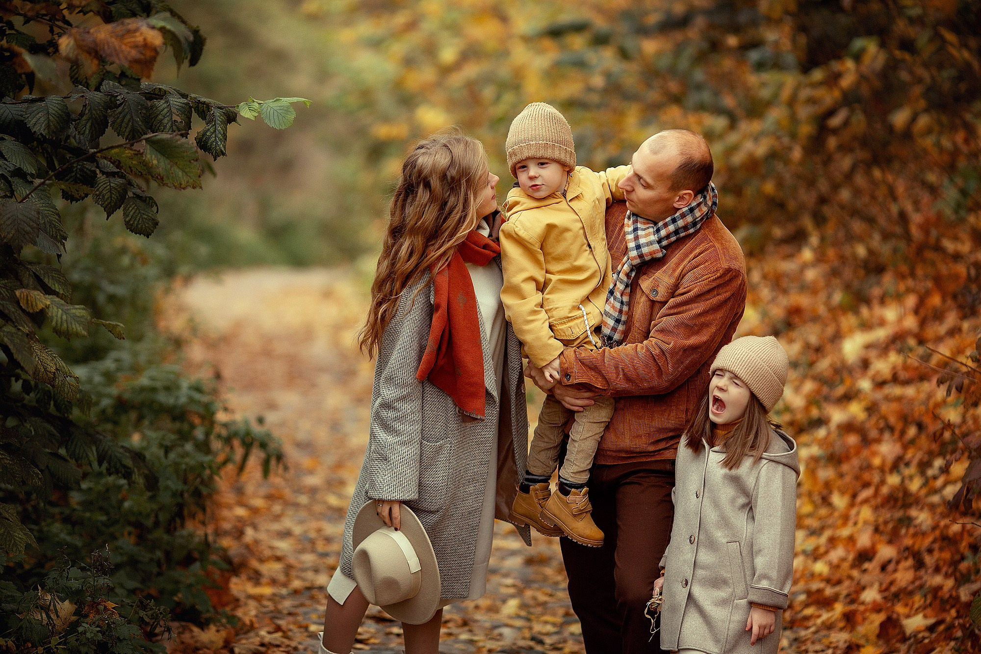 Фотосессия большой семьи в красивейших осенних пейзажах. Семейный фотограф Татьяна Надеждина | Москва, Московская область, Ярославль