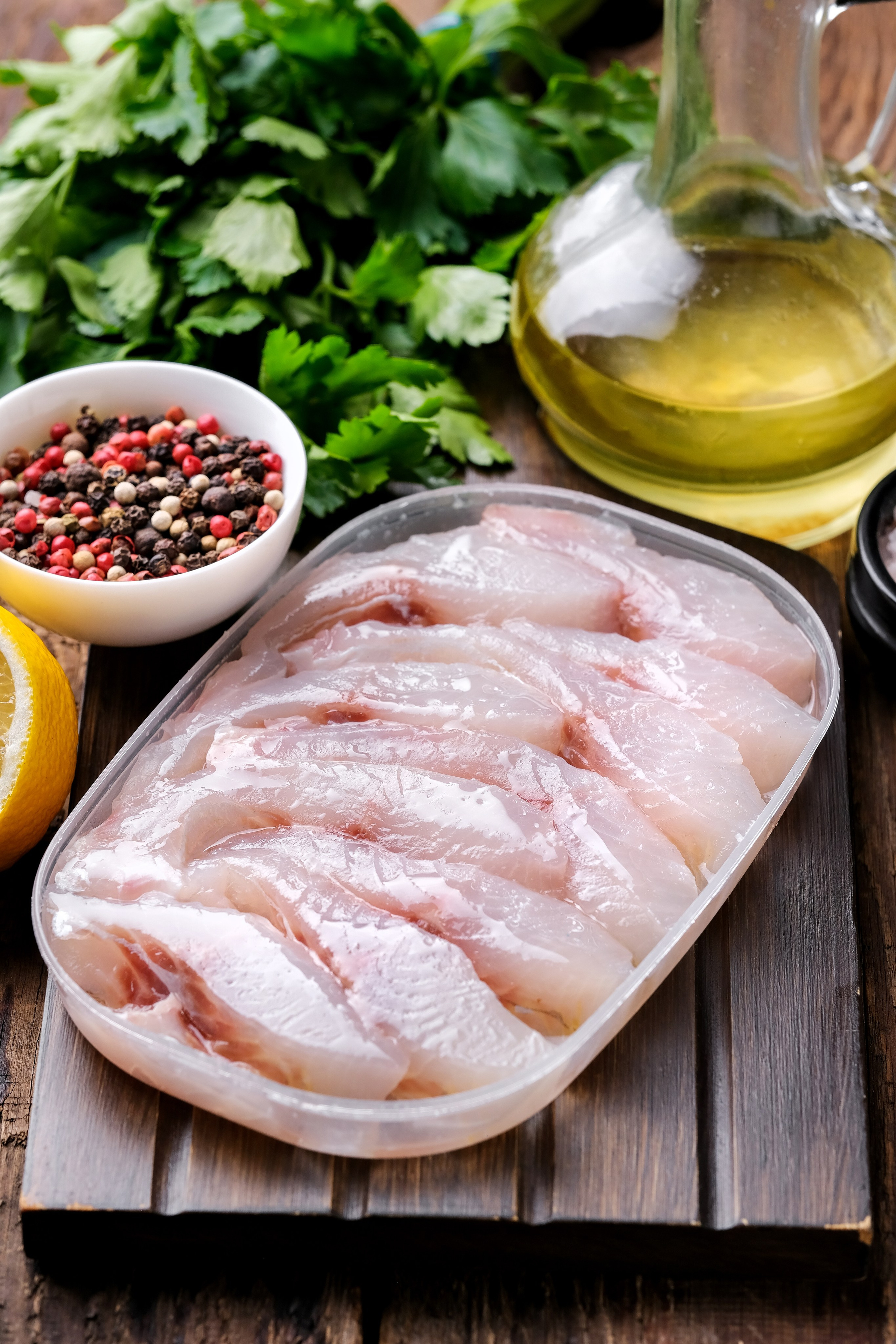 Фотография соленой рыбы в масле для приготовления 