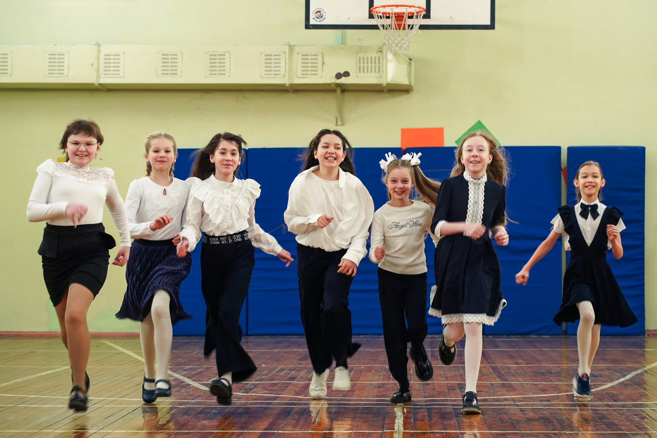 Выпускные альбомы, 4 класс Школа № 175 школьная фотосессия. Семейный и портретный фотограф в Екатеринбурге Анна Лобанова