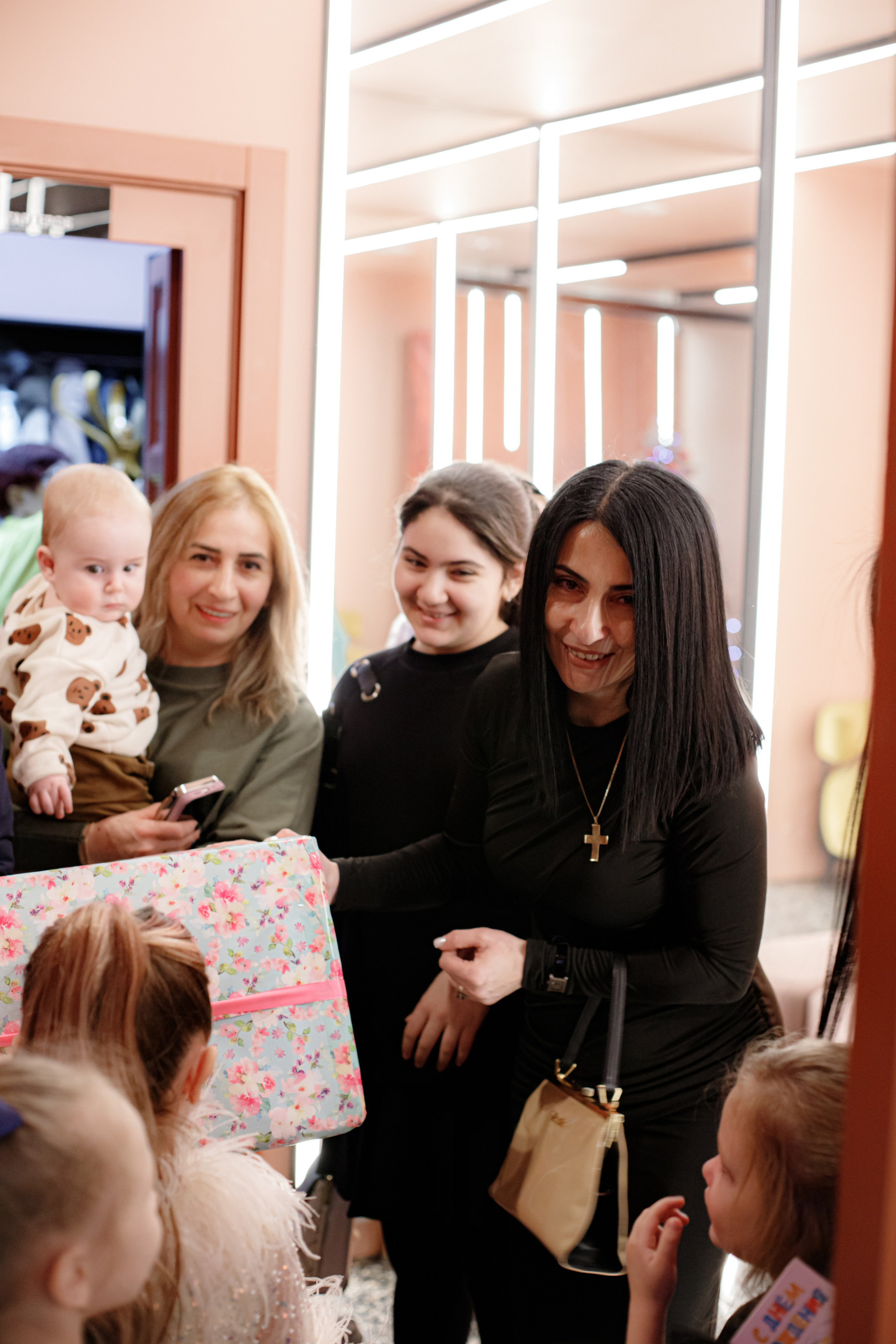 ASIA'S BIRTHDAY PARTY. Photokarish