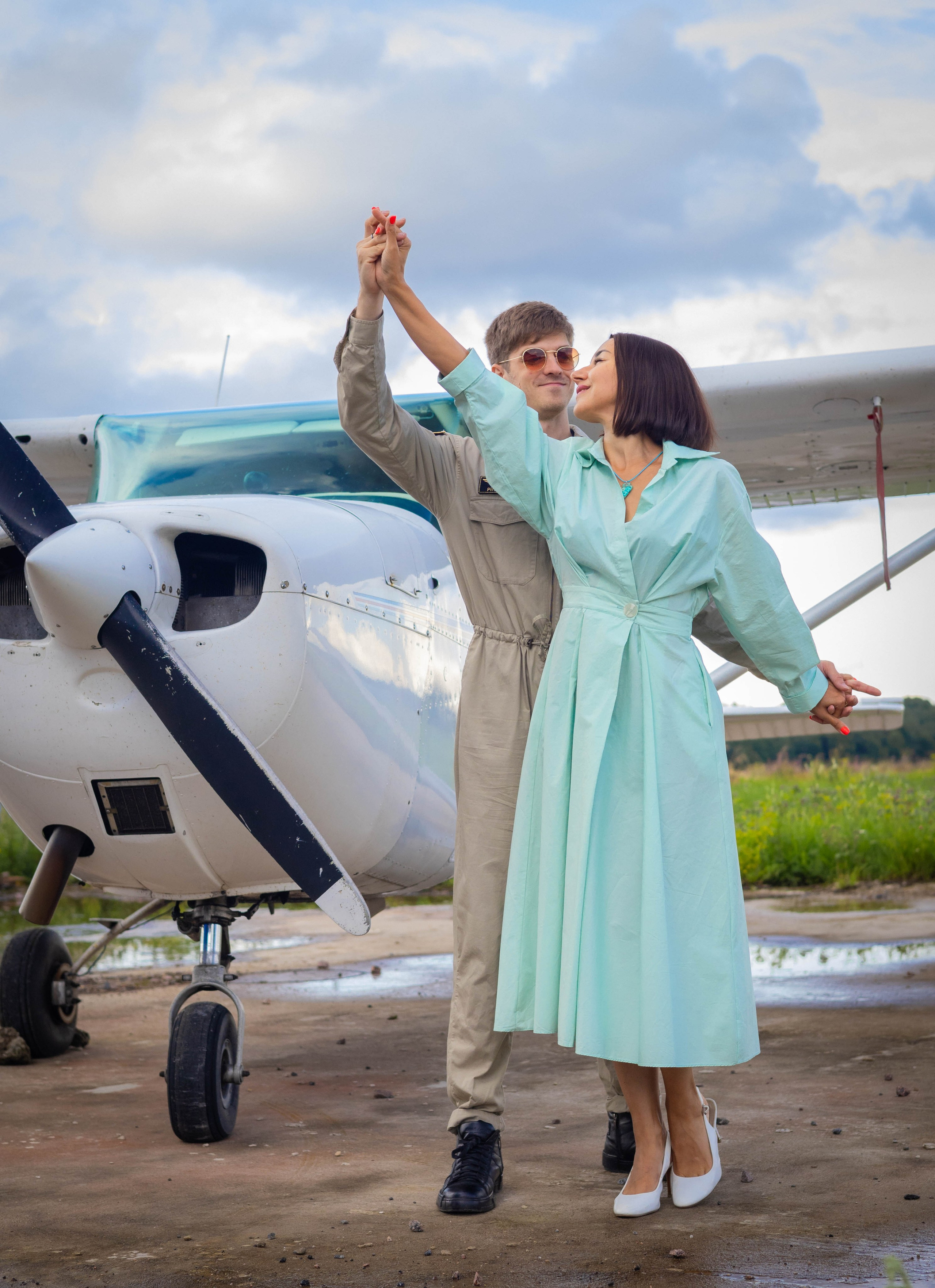 LOVE STORY. Фотосессия на аэродроме с самолетом. Портретный фотограф Панферова Регина г. Санкт-Петербург, г. Казань
