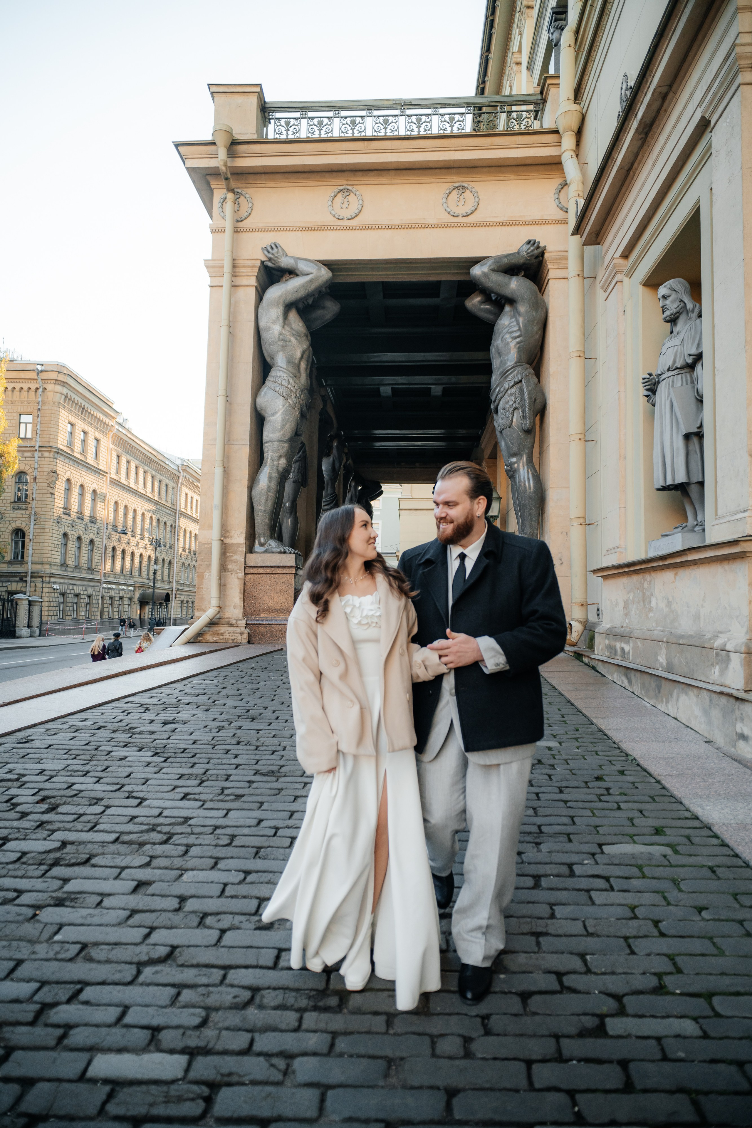 Свадебная фотосессия в Эрмитаже. Свадебный фотограф Александр Невский в Санкт-Петербурге