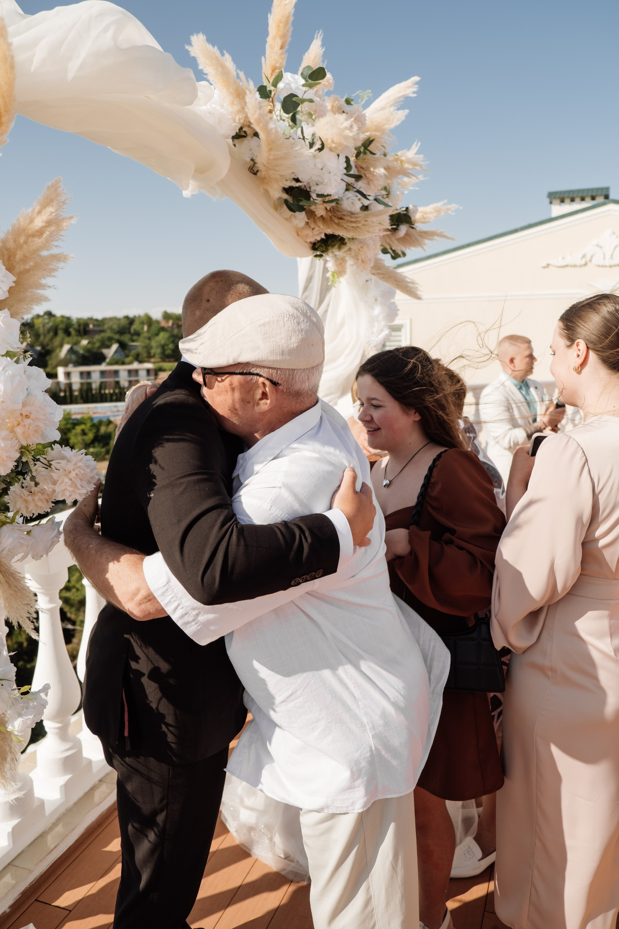 Свадебный ретопртаж. Профессиональная фотосъемка в Крыму. Натуральные эмоции и живые кадры. Забронируйте дату прямо сейчас!