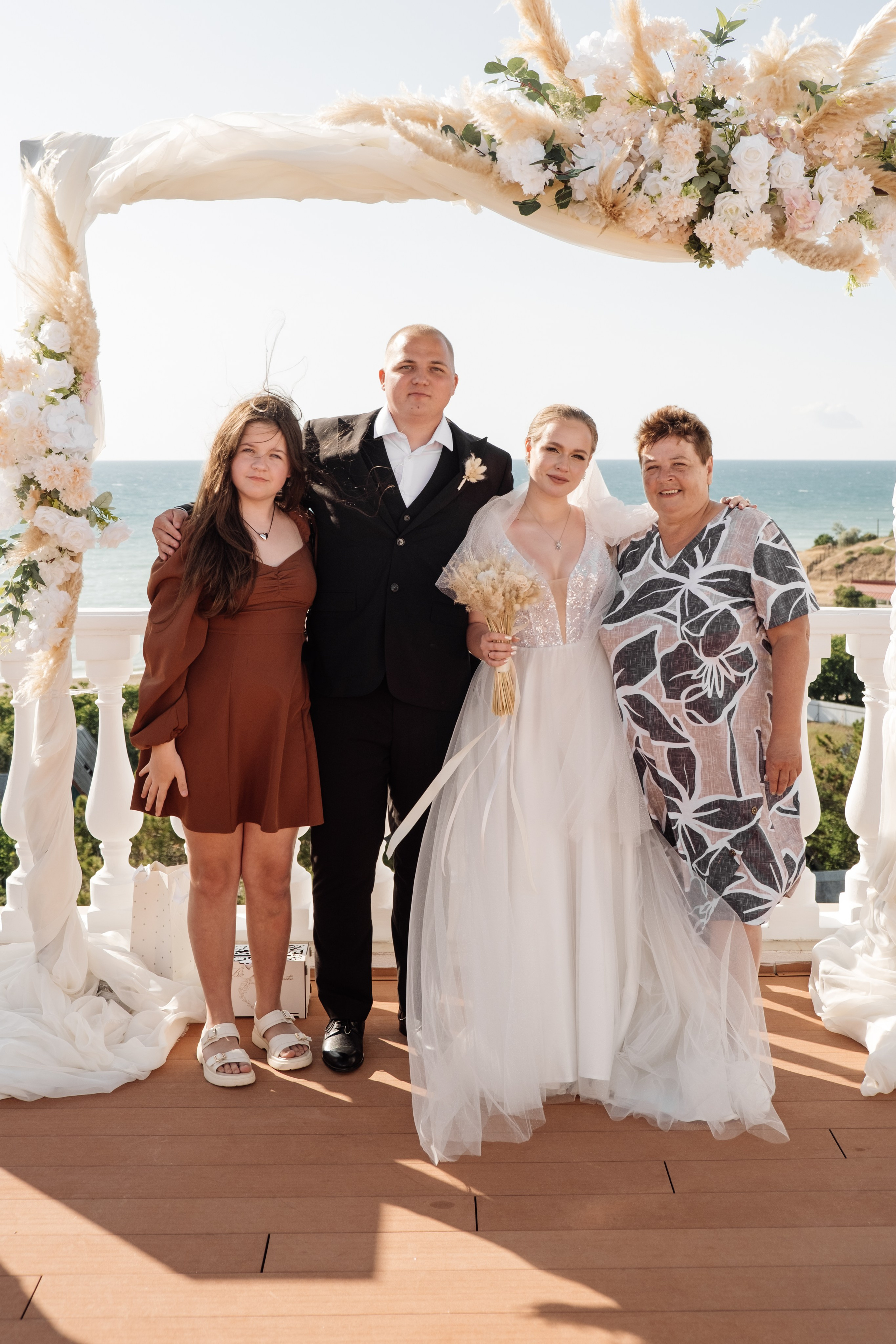 Свадебный ретопртаж. Профессиональная фотосъемка в Крыму. Натуральные эмоции и живые кадры. Забронируйте дату прямо сейчас!