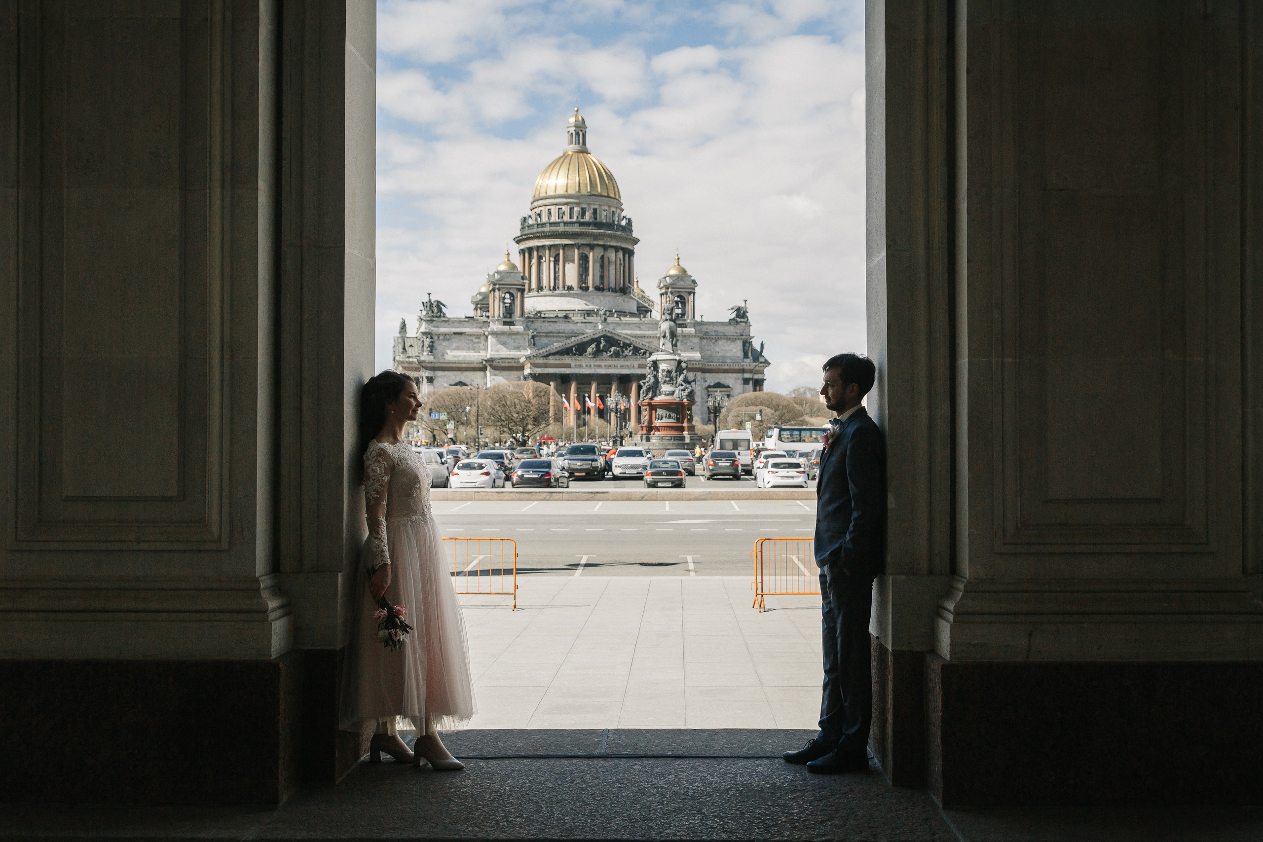 МАЙ | Дворец № 1, Атланты, Эрмитажный дворик. Свадебный фотограф в Санкт-Петербурге Полина Корзухина
