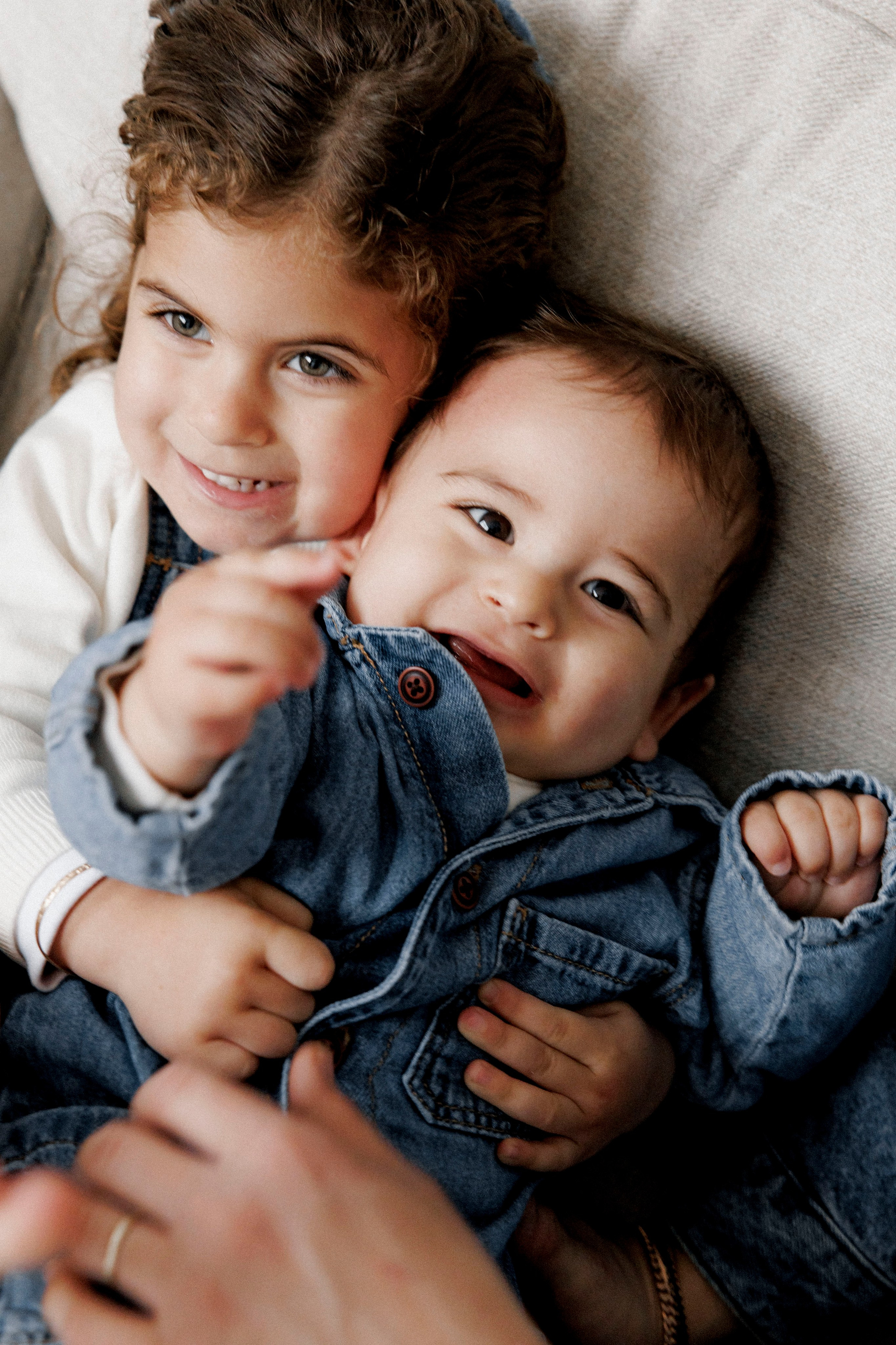 Family photoshoot in White Studio. Wedding and family photographer