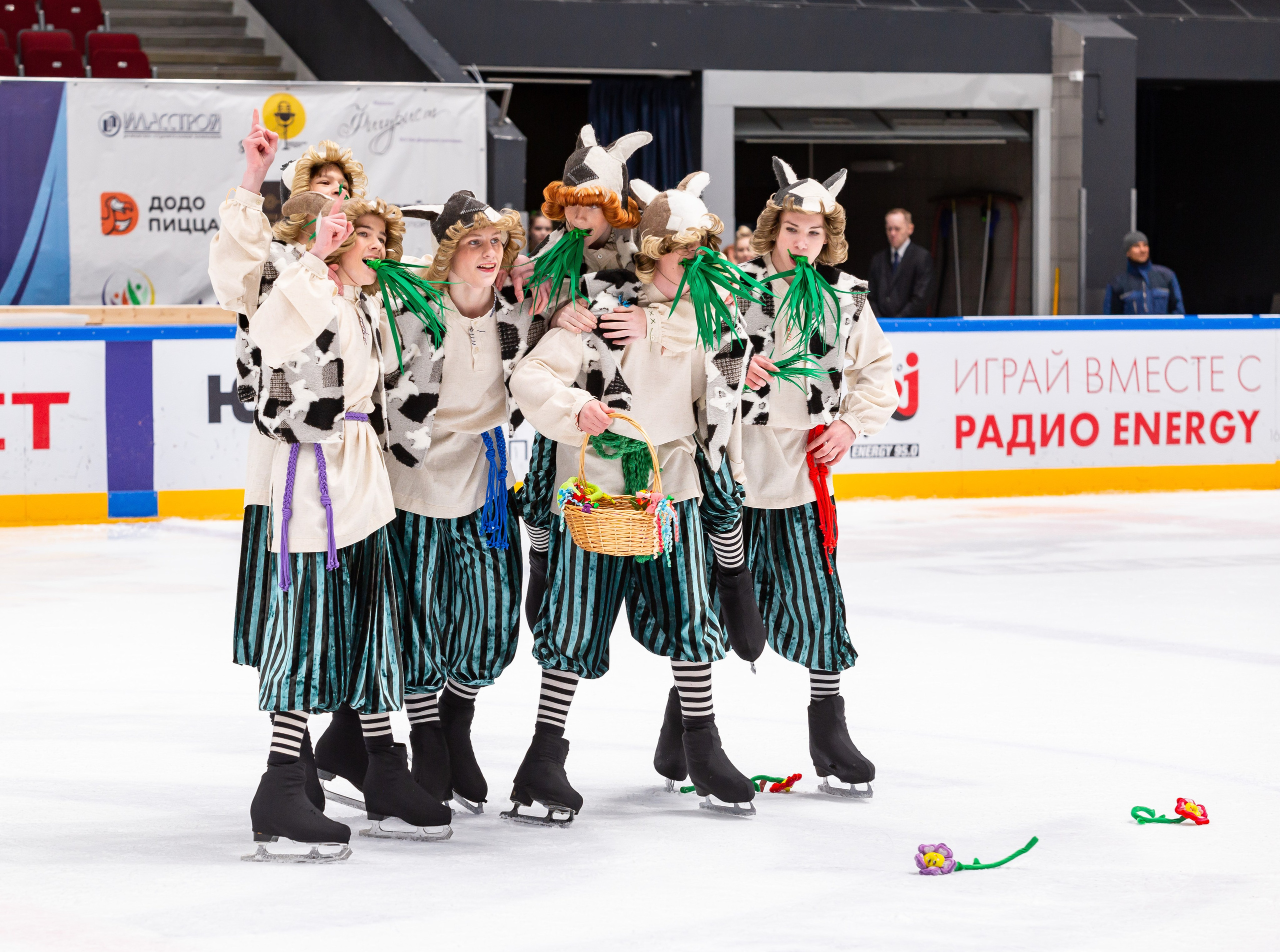 VII Ежегодный фестиваль массовых танцев на льду и фигурного катания «Петровский лёд» Санкт-Петербург 2024. Репортажный фотограф в Москве