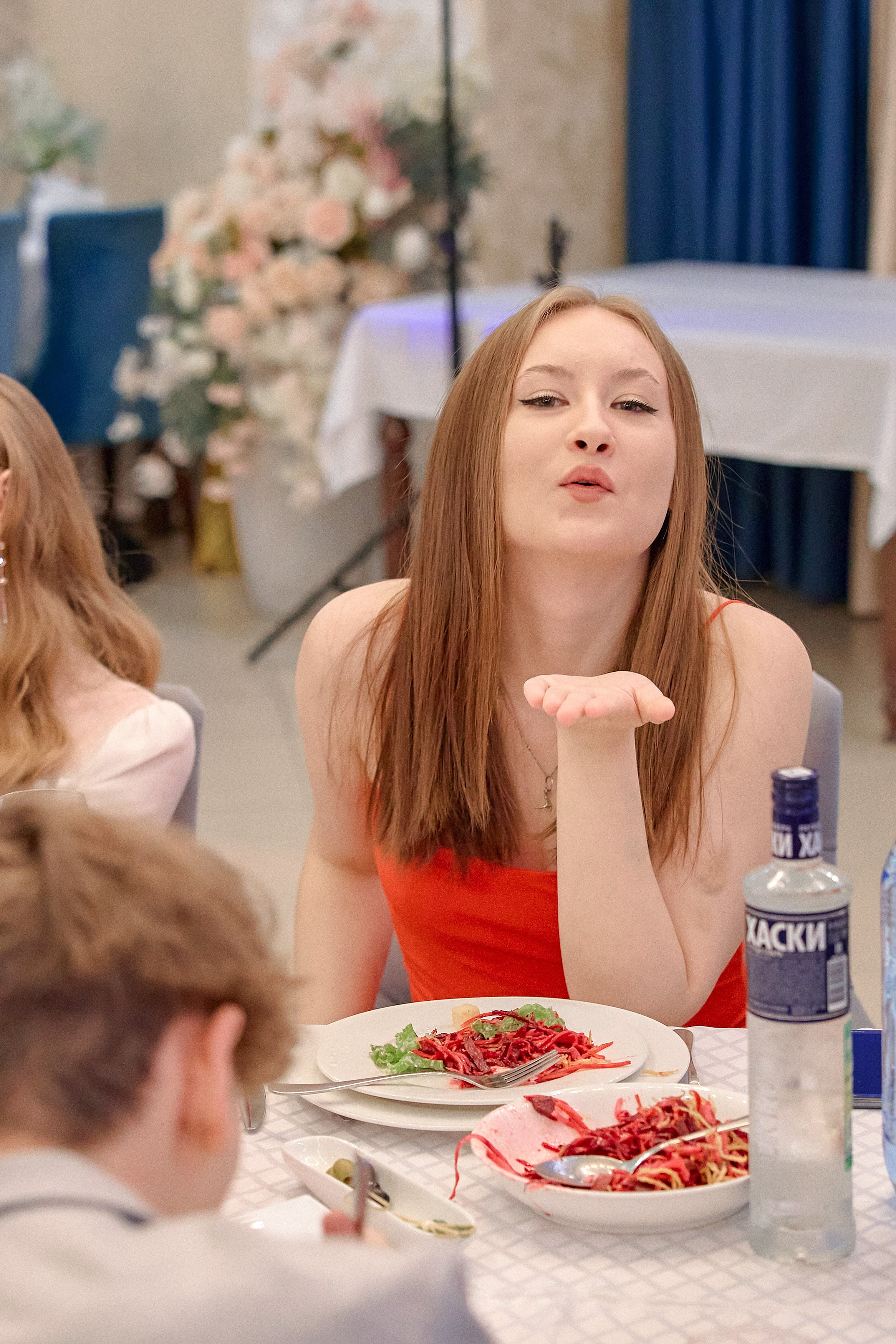 Портфолио репортажной фотосъёмки: Выпускной в ресторане «Император». Фотограф Яковлев Роман — Красноярск