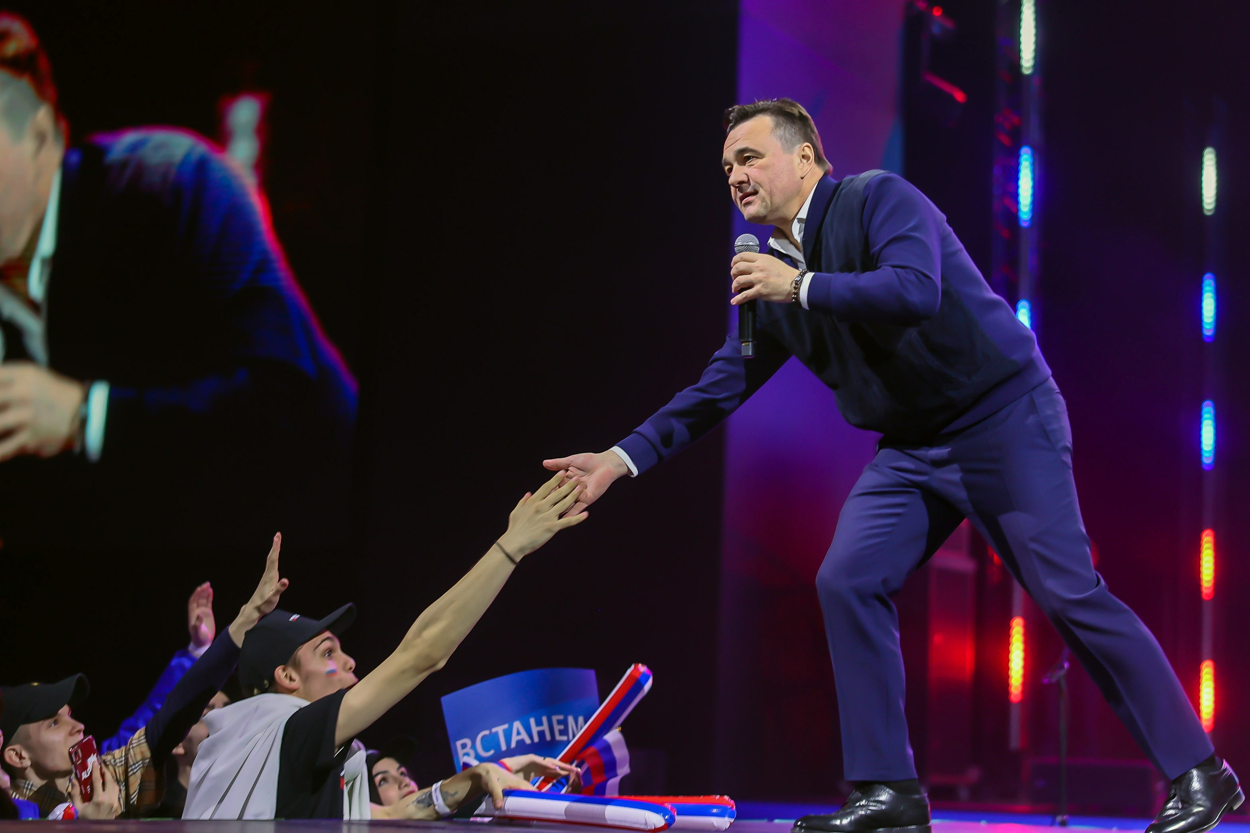 Губернатор Андрей Воробьев открыл форум-концерт «Единство народа». Моя фотография