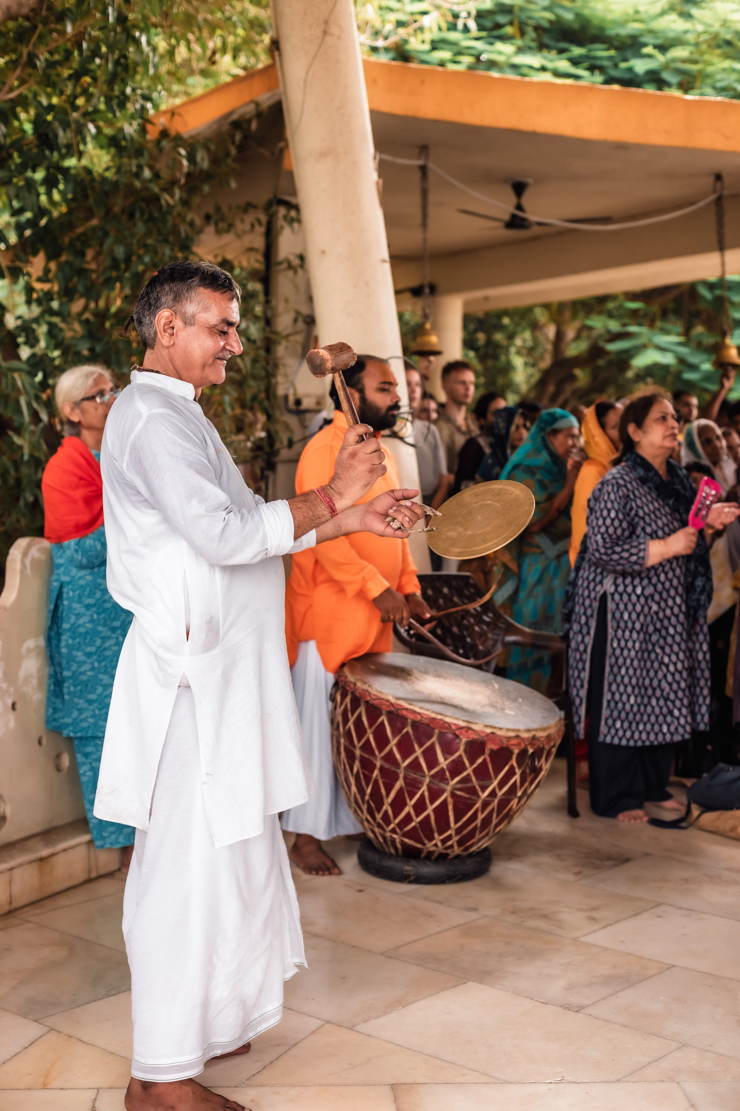 Abhisheka Devraha Baba on Sri Devdas ji maharaj bd. Mariam Bagdasaryan