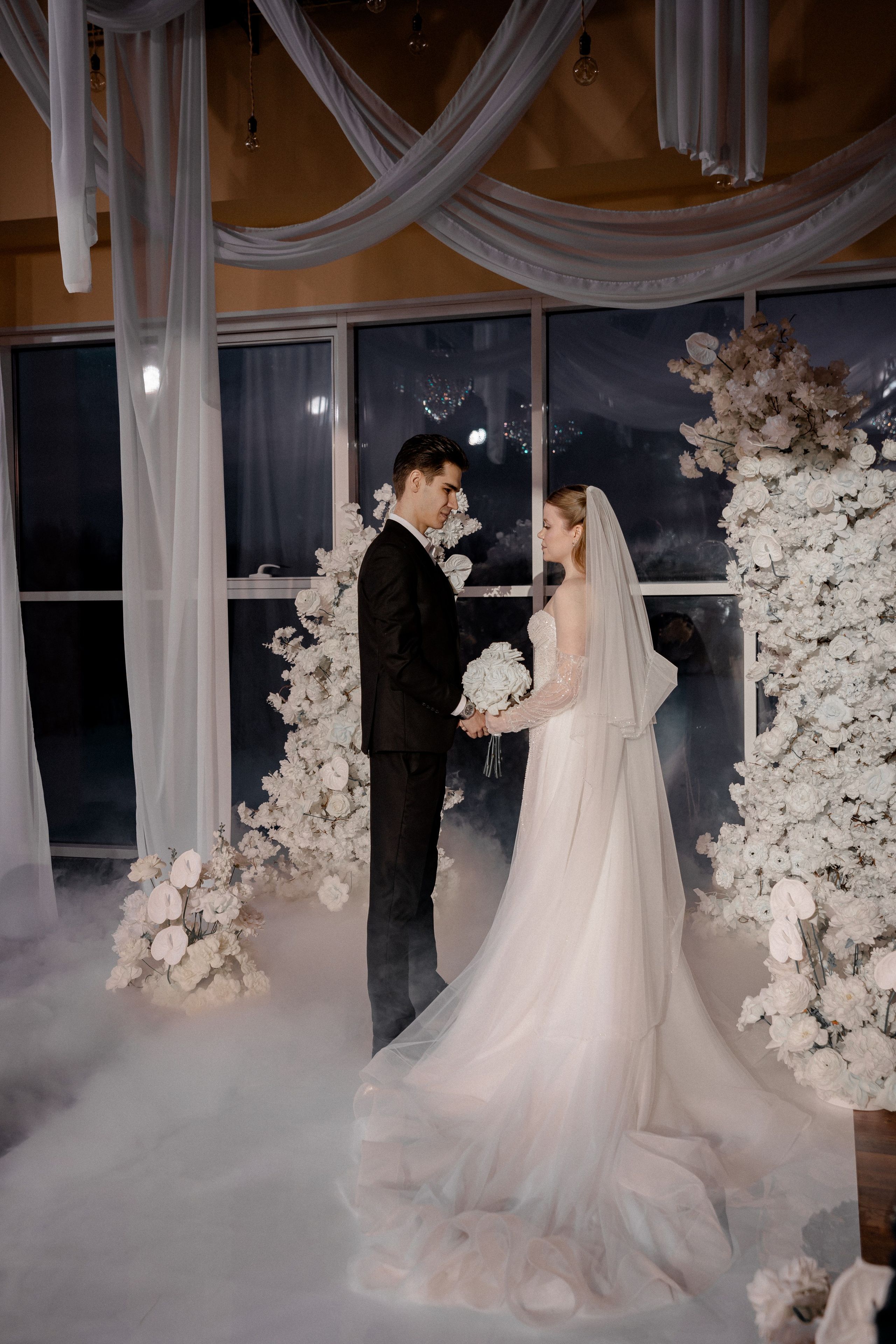 СВАДЕБНАЯ СЬЕМКА СБОРОВ В ОТЕЛЕ И ВЫЕЗД НА ЦЕРЕМОНИЮ (СНЯТО В СИБИРЕ В НИЖНЕВАРТОВСКЕ). Профессиональный фотограф, Санкт-Петербург — Виктория Богомолова