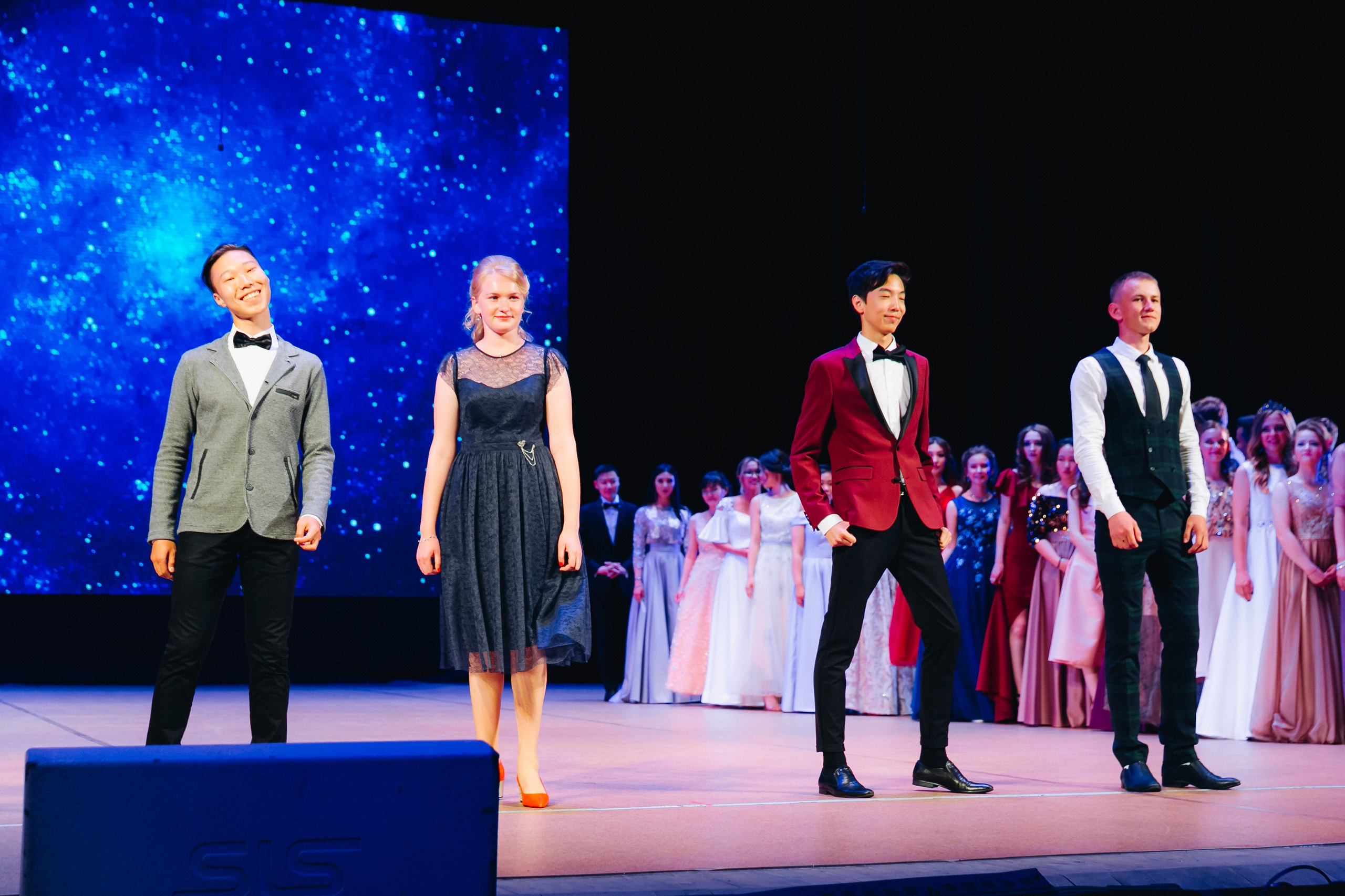 Вручение аттестатов 14 Гимназия. Свадебный и семейный фотограф в Улан-Удэ