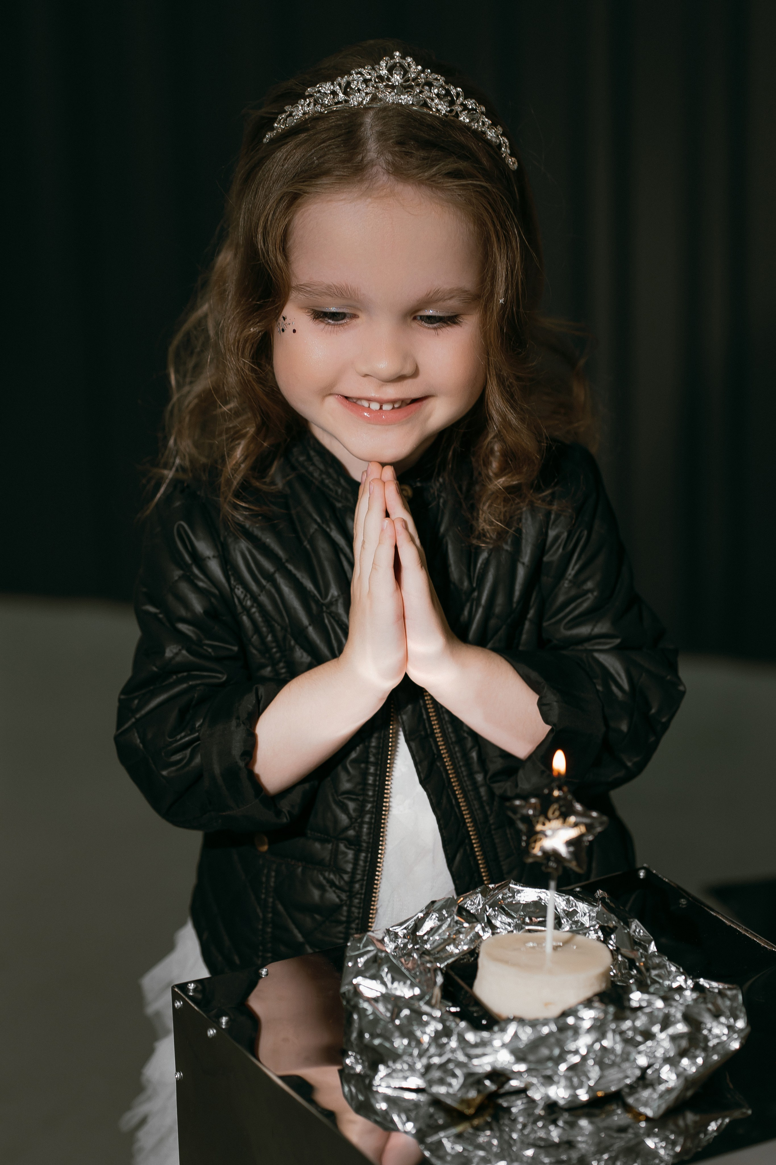 Фотосессия для девочки в платье. Фотограф Ким Наталья в Красноярске