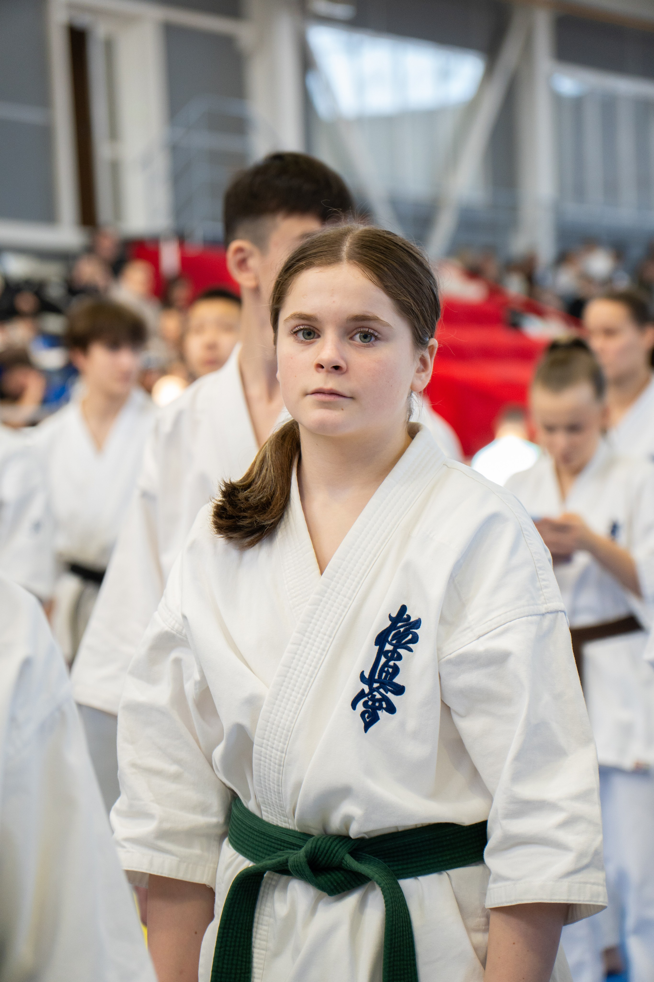 Девочка в кимоно с зелёным поясом на турнире по тхэквондо в Хабаровске. Репортажное спортивное фото от Дмитрия Дергачёва, фотографа в Хабаровске